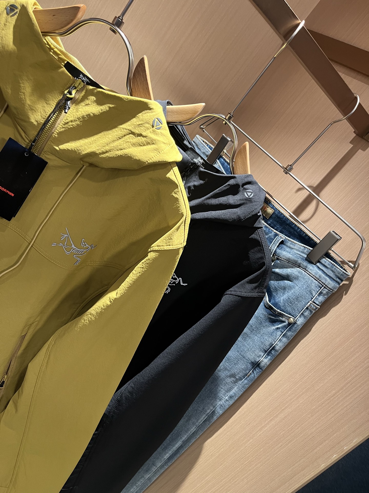  ARCTER*X始*祖鸟 2025秋冬新款男女同款👫夹克外套，户外品牌可能大家第一想到的就是加拿大鹅、