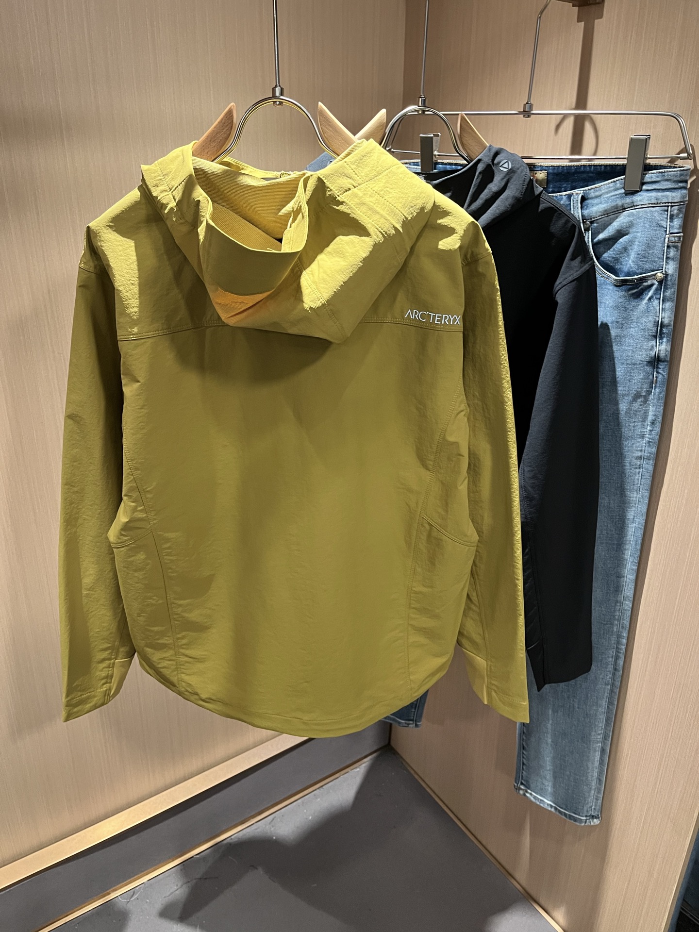  ARCTER*X始*祖鸟 2025秋冬新款男女同款👫夹克外套，户外品牌可能大家第一想到的就是加拿大鹅、