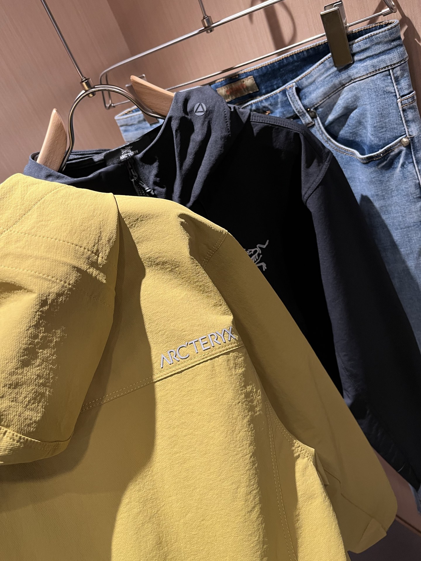  ARCTER*X始*祖鸟 2025秋冬新款男女同款👫夹克外套，户外品牌可能大家第一想到的就是加拿大鹅、