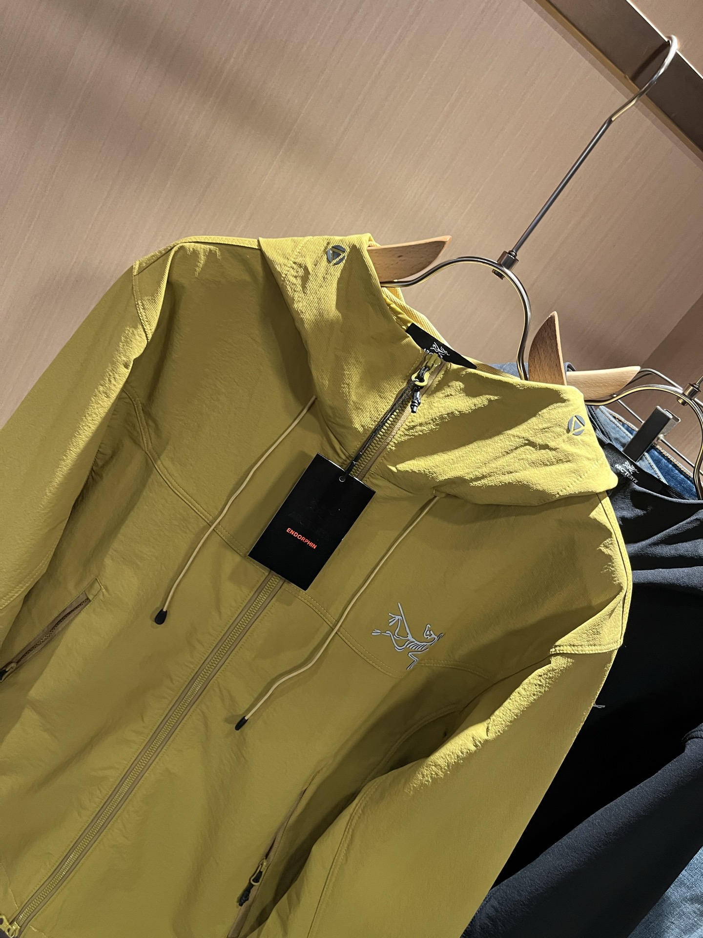  ARCTER*X始*祖鸟 2025秋冬新款男女同款👫夹克外套，户外品牌可能大家第一想到的就是加拿大鹅、