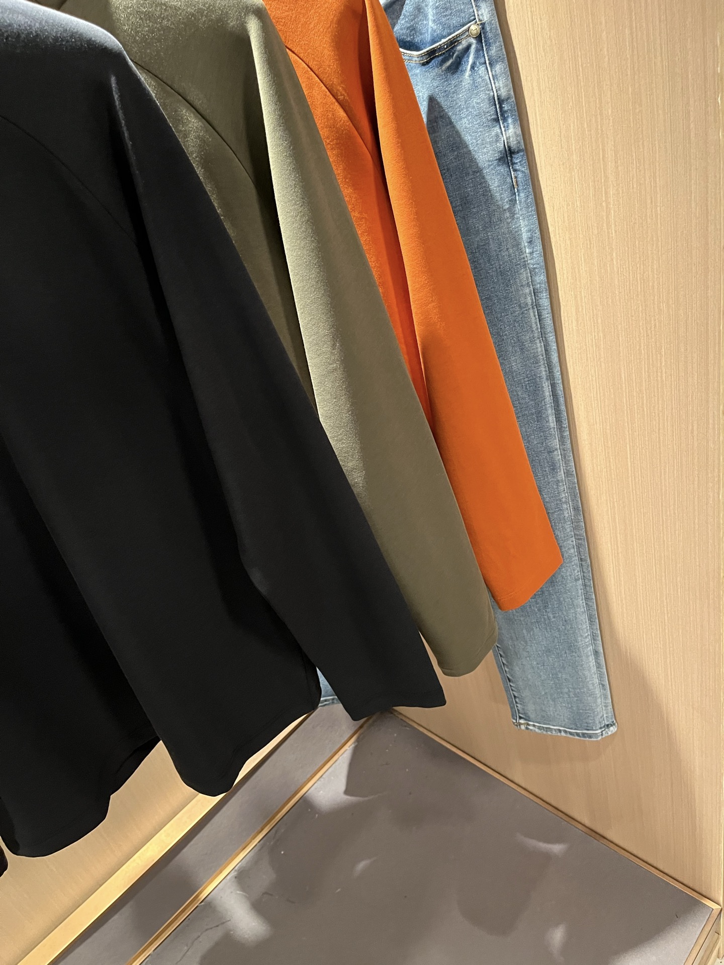 迪桑特DESCENTE，2025秋冬新款打底衫，自1935年荣耀至今的专业运动品牌。80余年来，始终坚持