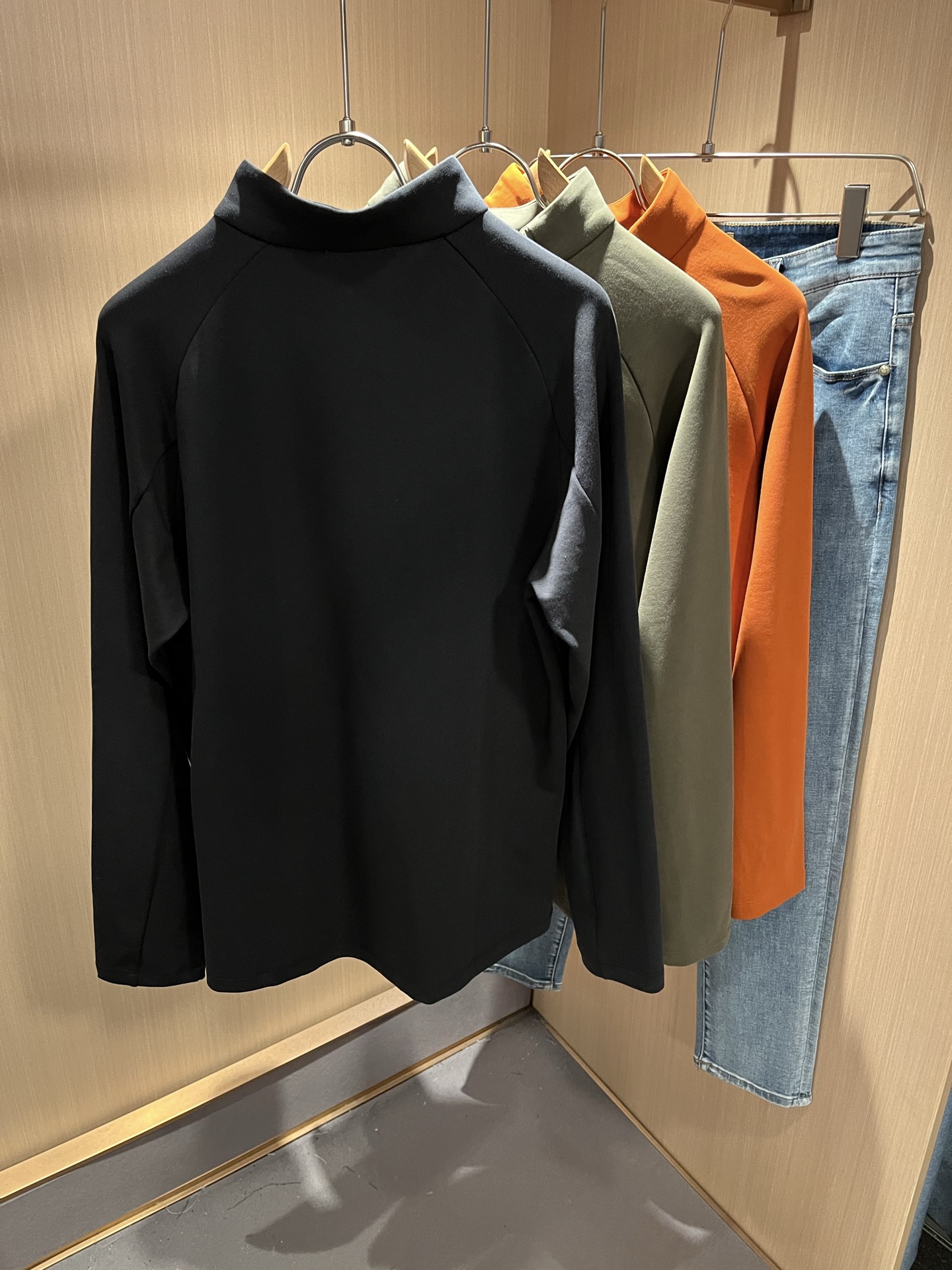 迪桑特DESCENTE，2025秋冬新款打底衫，自1935年荣耀至今的专业运动品牌。80余年来，始终坚持