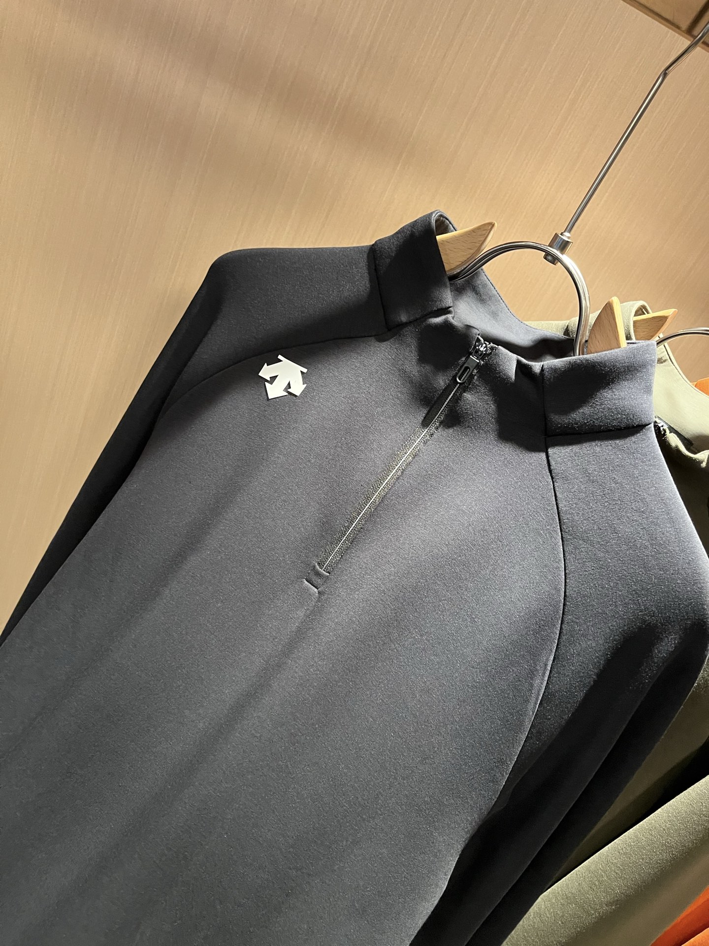 迪桑特DESCENTE，2025秋冬新款打底衫，自1935年荣耀至今的专业运动品牌。80余年来，始终坚持