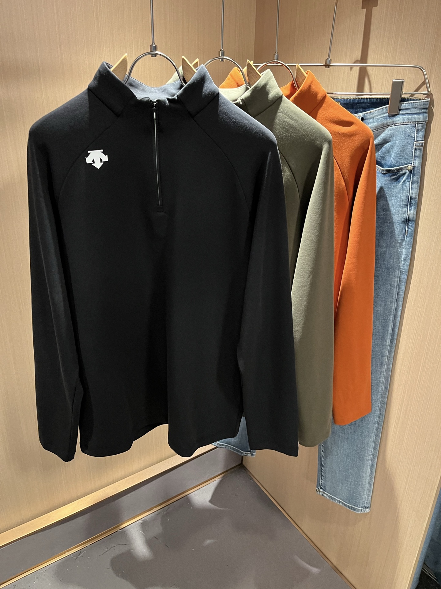 迪桑特DESCENTE，2025秋冬新款打底衫，自1935年荣耀至今的专业运动品牌。80余年来，始终坚持