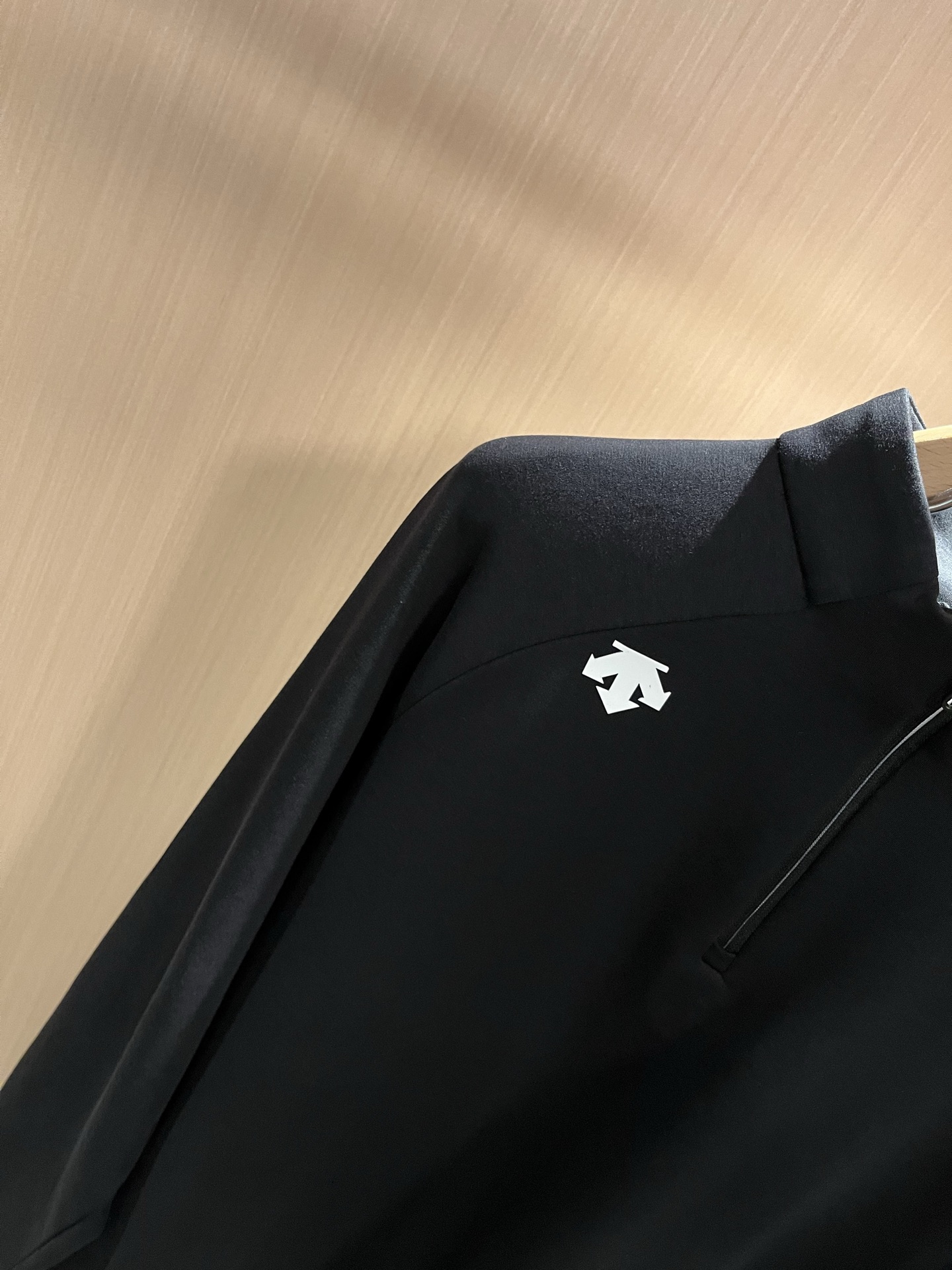 迪桑特DESCENTE，2025秋冬新款打底衫，自1935年荣耀至今的专业运动品牌。80余年来，始终坚持