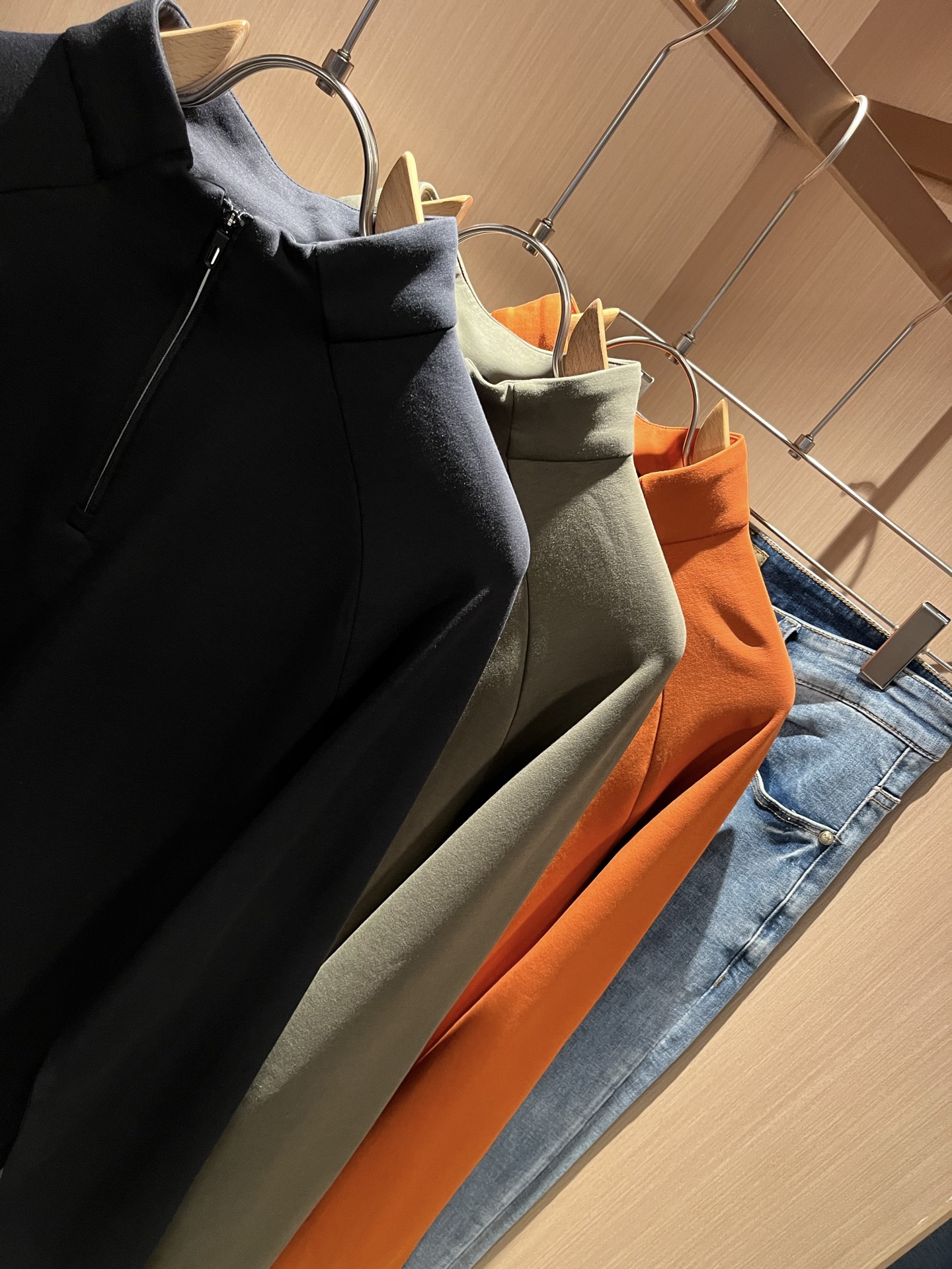 迪桑特DESCENTE，2025秋冬新款打底衫，自1935年荣耀至今的专业运动品牌。80余年来，始终坚持