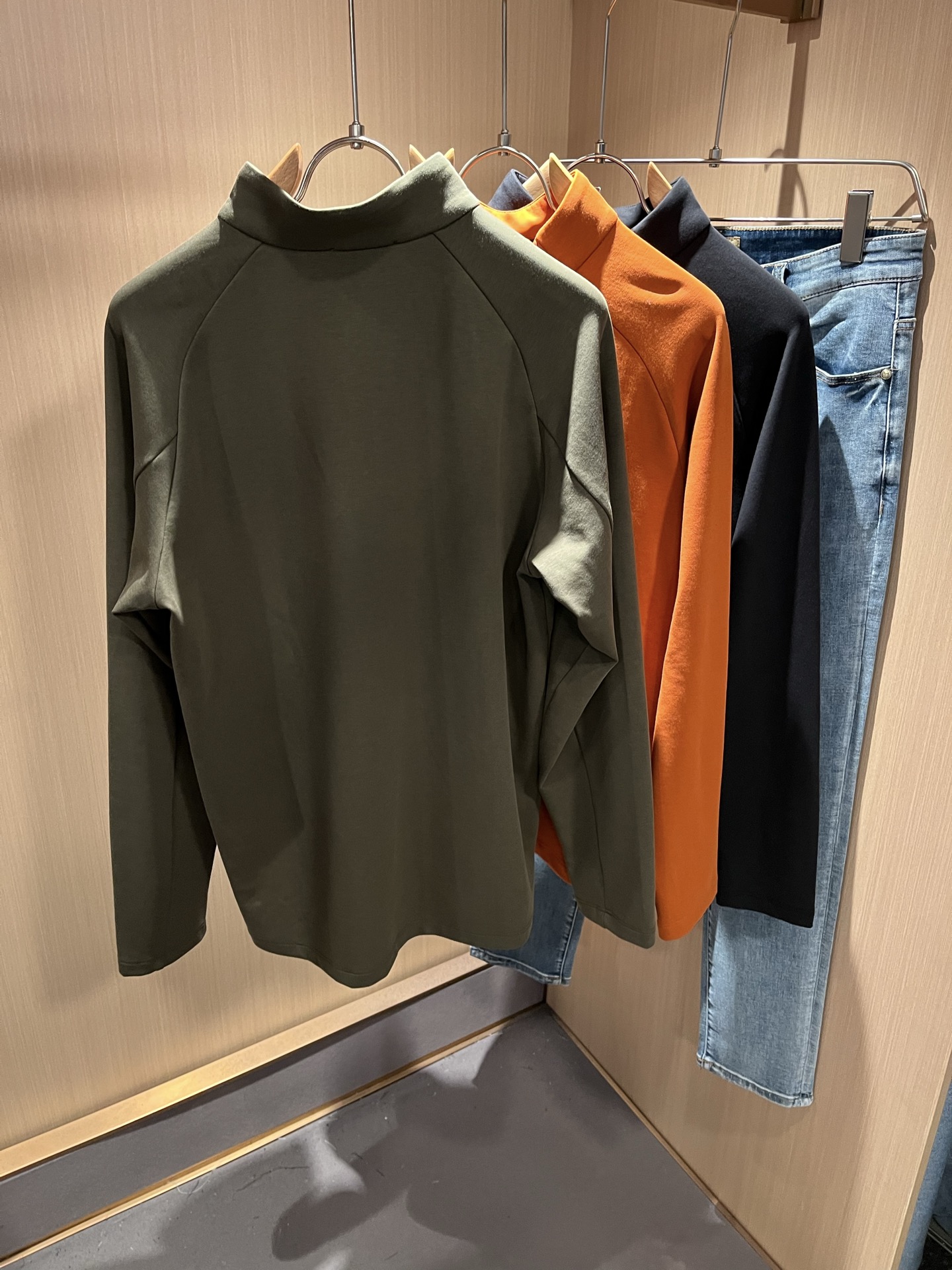 迪桑特DESCENTE，2025秋冬新款打底衫，自1935年荣耀至今的专业运动品牌。80余年来，始终坚持