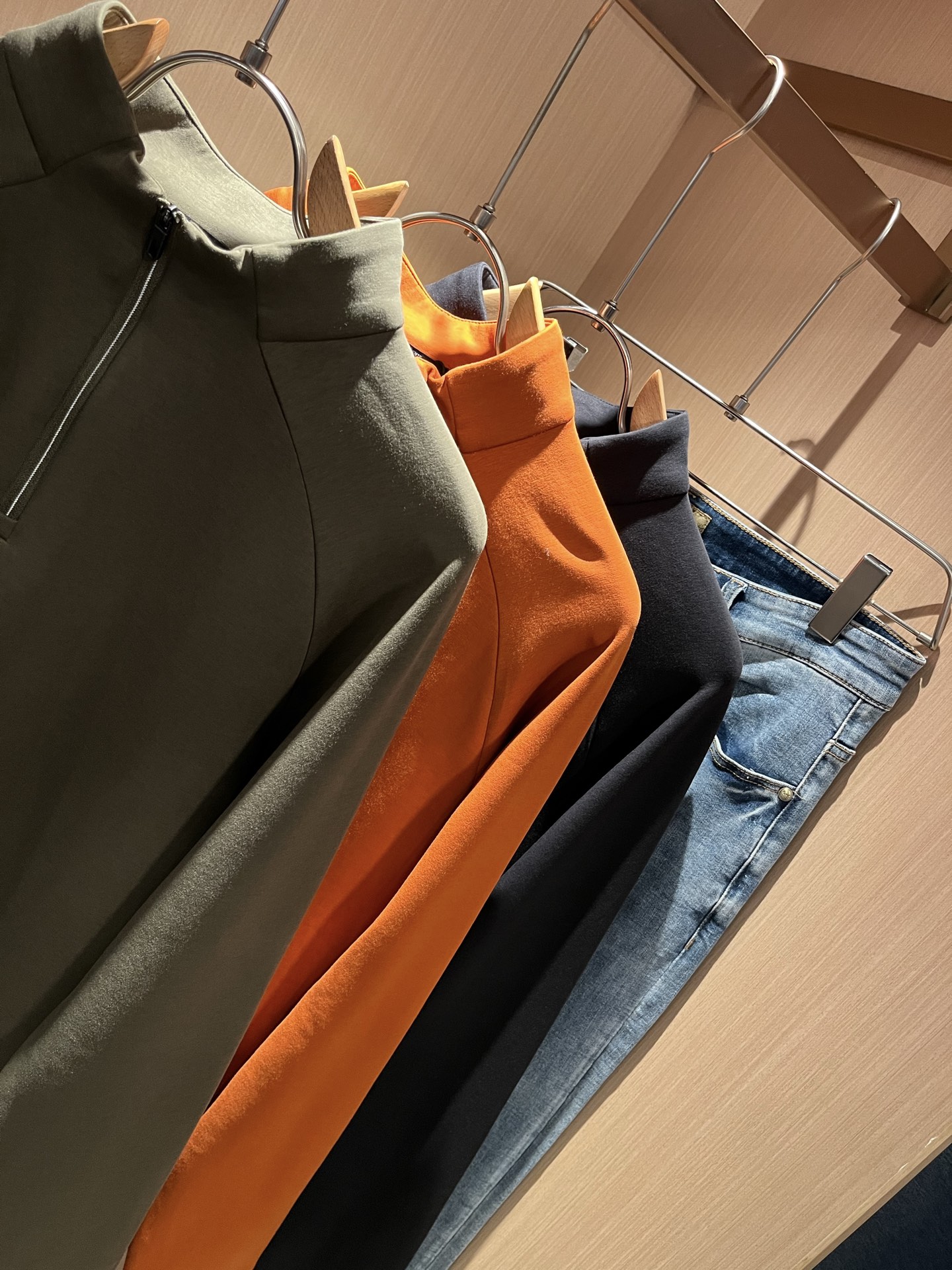 迪桑特DESCENTE，2025秋冬新款打底衫，自1935年荣耀至今的专业运动品牌。80余年来，始终坚持