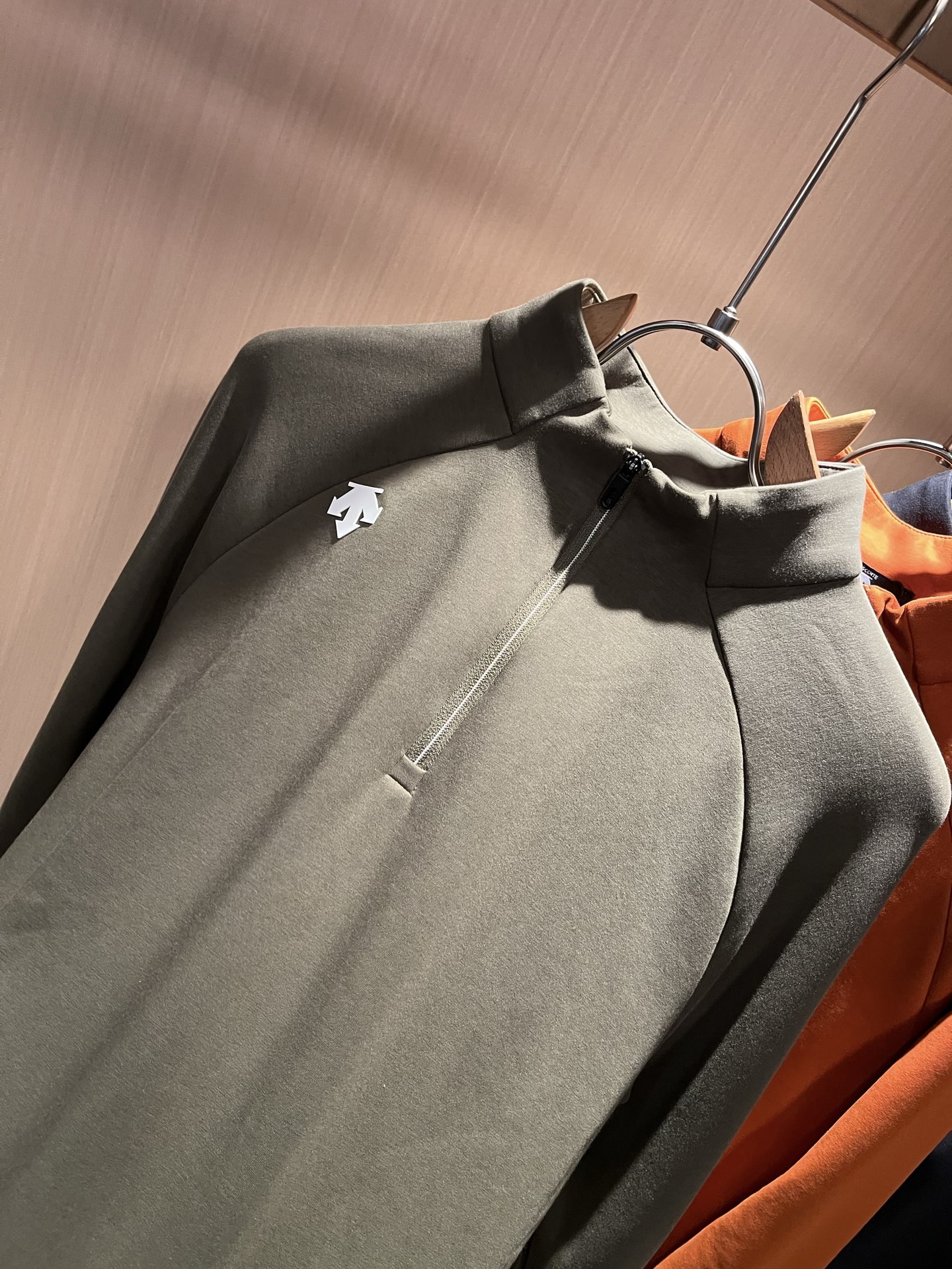 迪桑特DESCENTE，2025秋冬新款打底衫，自1935年荣耀至今的专业运动品牌。80余年来，始终坚持