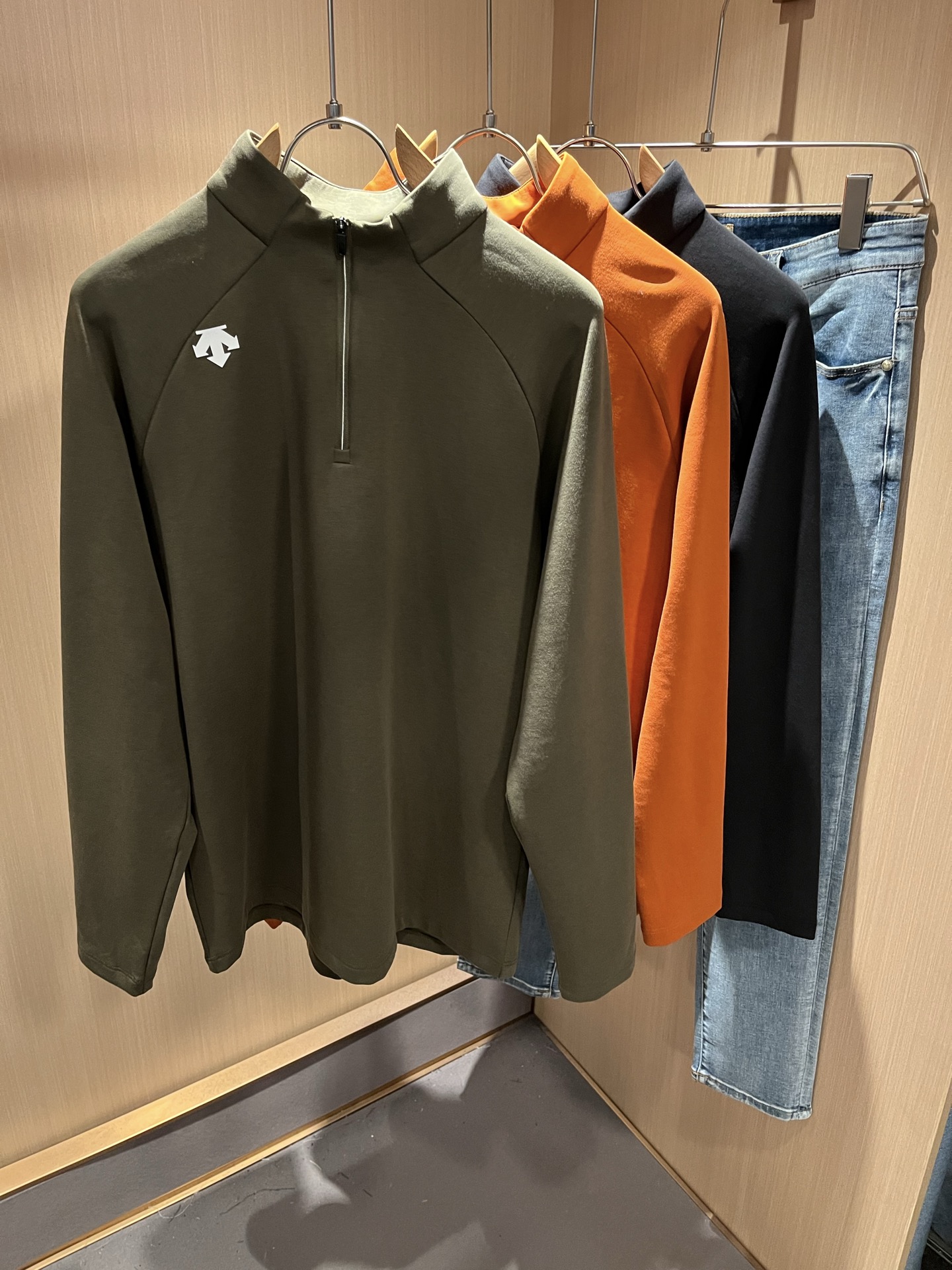 迪桑特DESCENTE，2025秋冬新款打底衫，自1935年荣耀至今的专业运动品牌。80余年来，始终坚持