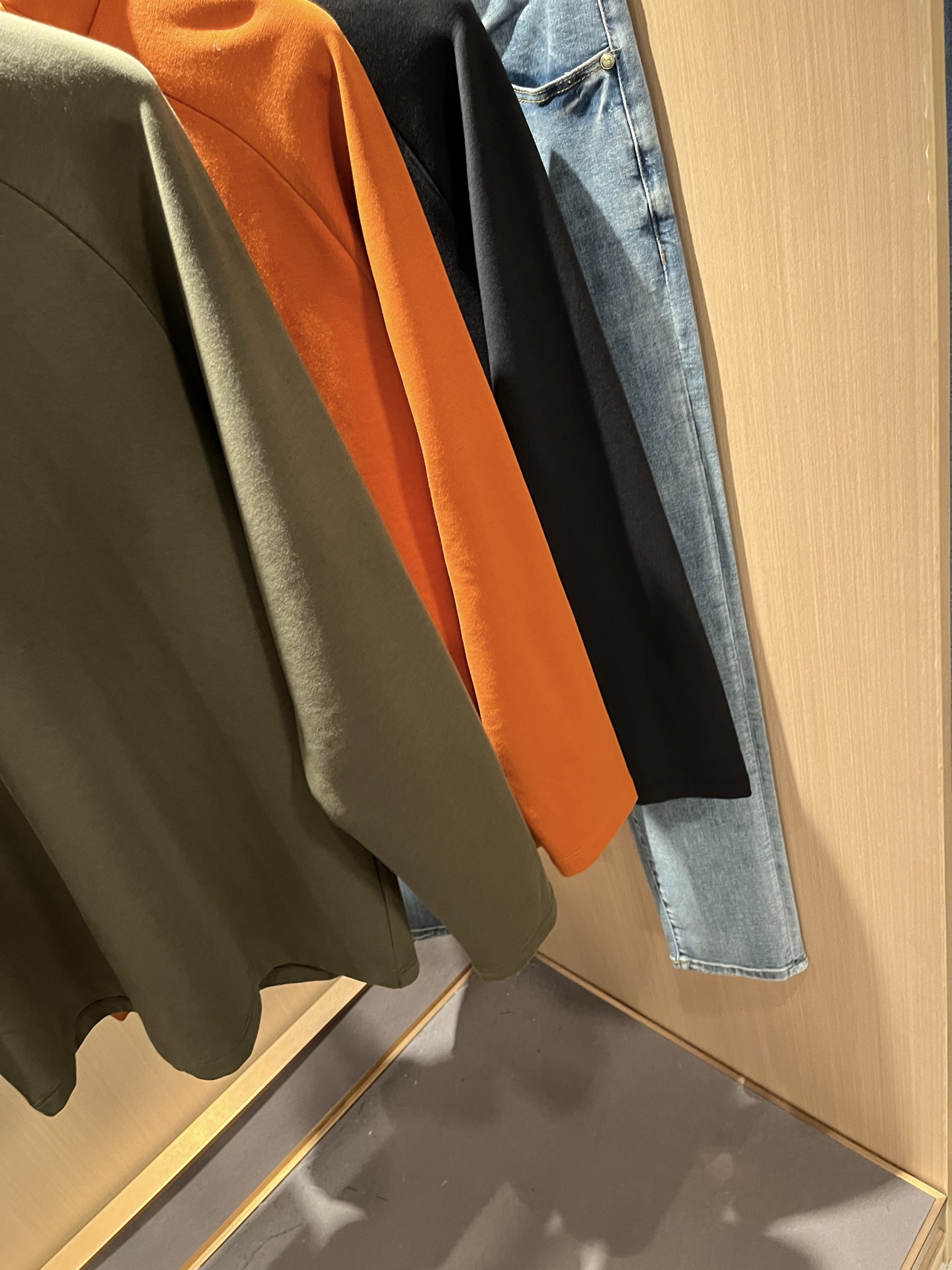 迪桑特DESCENTE，2025秋冬新款打底衫，自1935年荣耀至今的专业运动品牌。80余年来，始终坚持