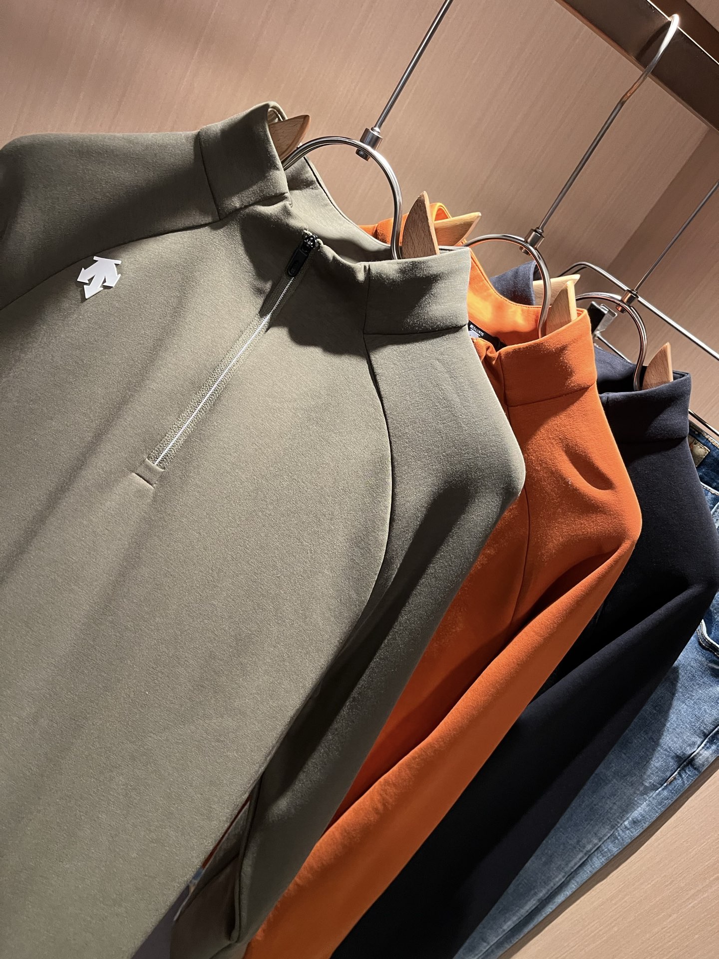 迪桑特DESCENTE，2025秋冬新款打底衫，自1935年荣耀至今的专业运动品牌。80余年来，始终坚持