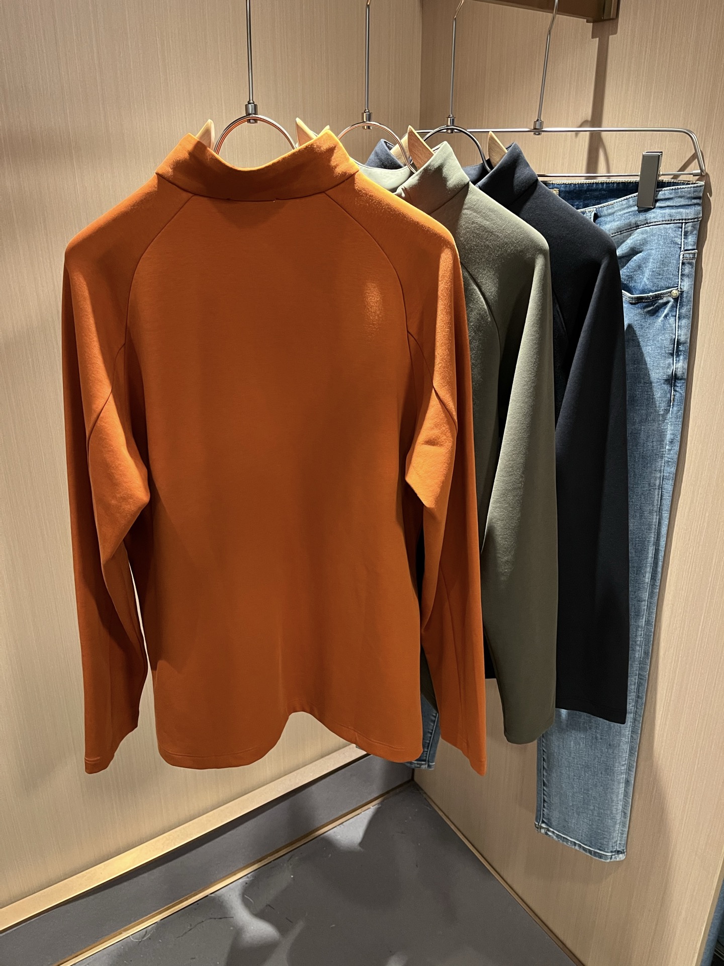 迪桑特DESCENTE，2025秋冬新款打底衫，自1935年荣耀至今的专业运动品牌。80余年来，始终坚持