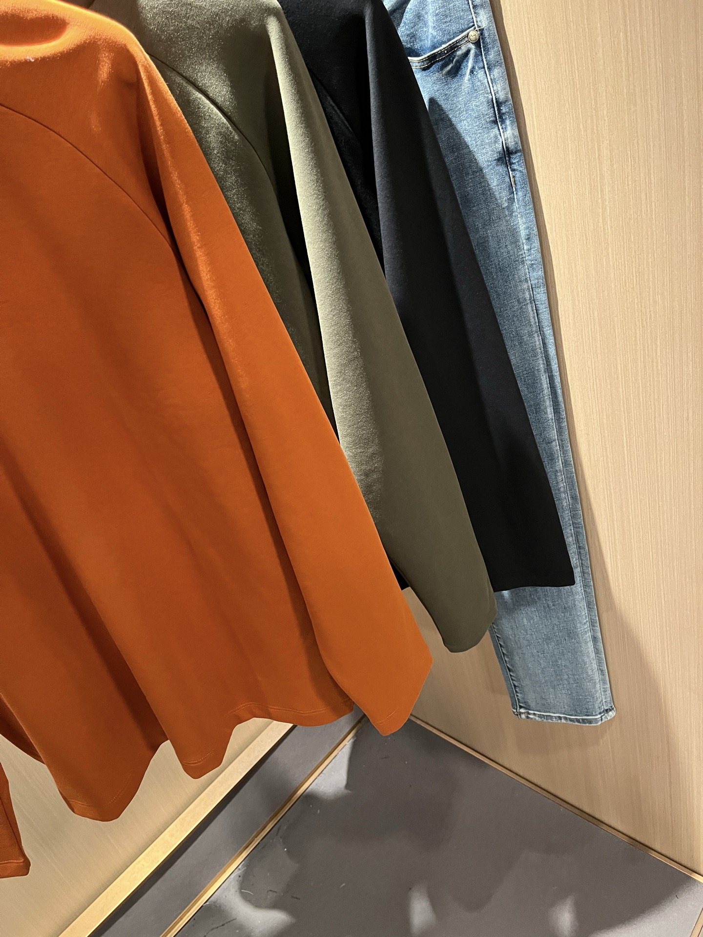 迪桑特DESCENTE，2025秋冬新款打底衫，自1935年荣耀至今的专业运动品牌。80余年来，始终坚持