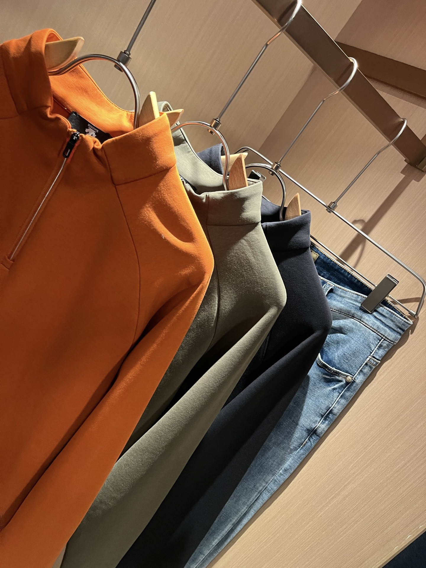 迪桑特DESCENTE，2025秋冬新款打底衫，自1935年荣耀至今的专业运动品牌。80余年来，始终坚持