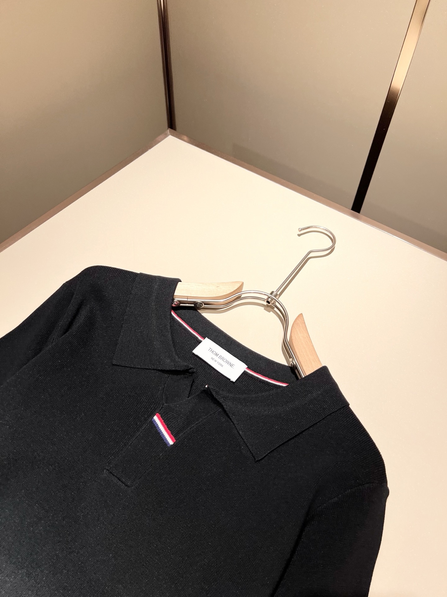 ThomBrow*e汤姆*朗 ~2025春夏新款短袖伊力特针织面料！官网同步有售，独特设计魅力，非常高端