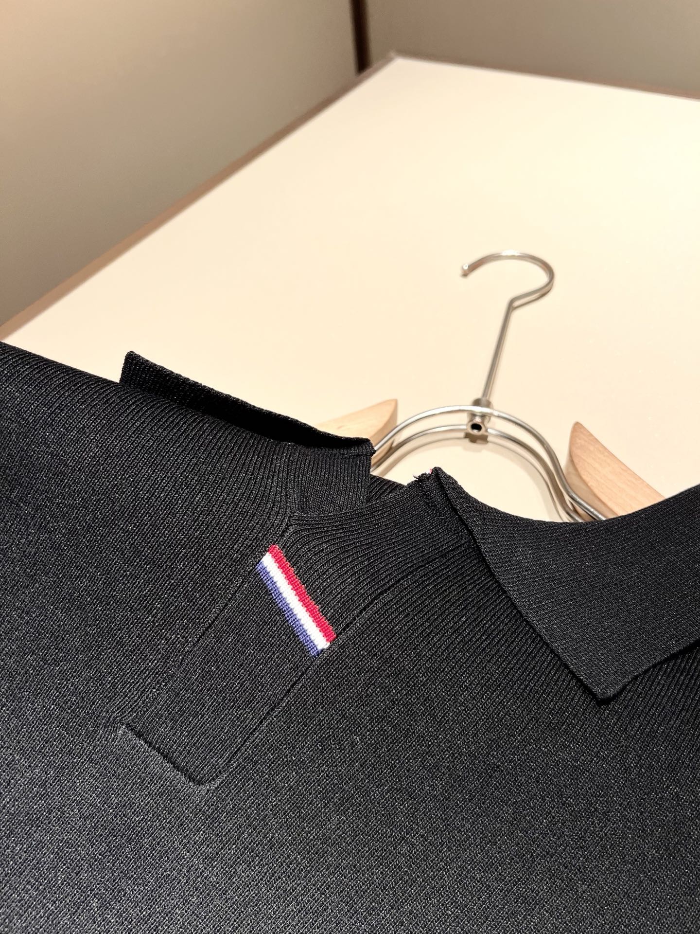 ThomBrow*e汤姆*朗 ~2025春夏新款短袖伊力特针织面料！官网同步有售，独特设计魅力，非常高端