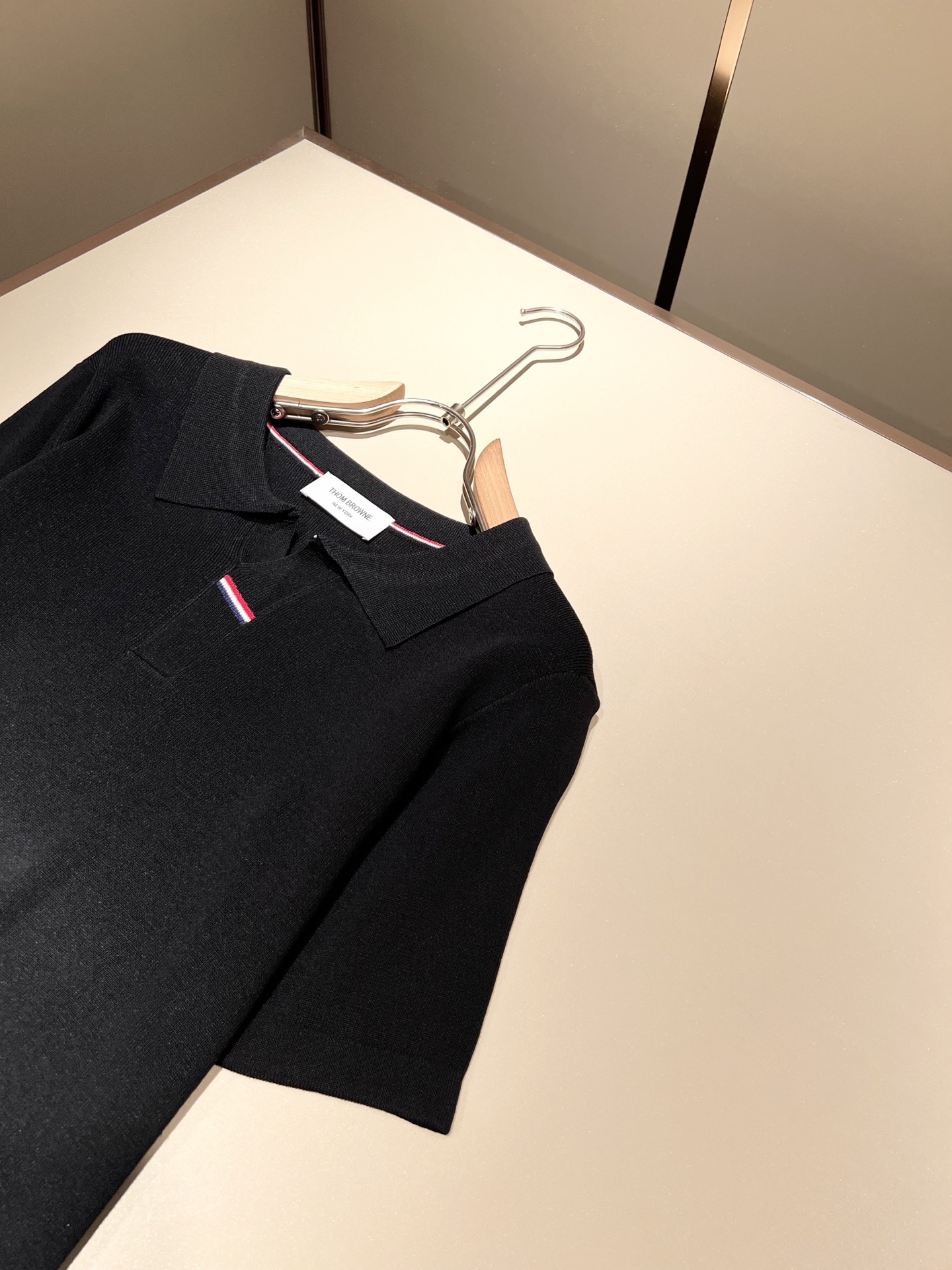 ThomBrow*e汤姆*朗 ~2025春夏新款短袖伊力特针织面料！官网同步有售，独特设计魅力，非常高端