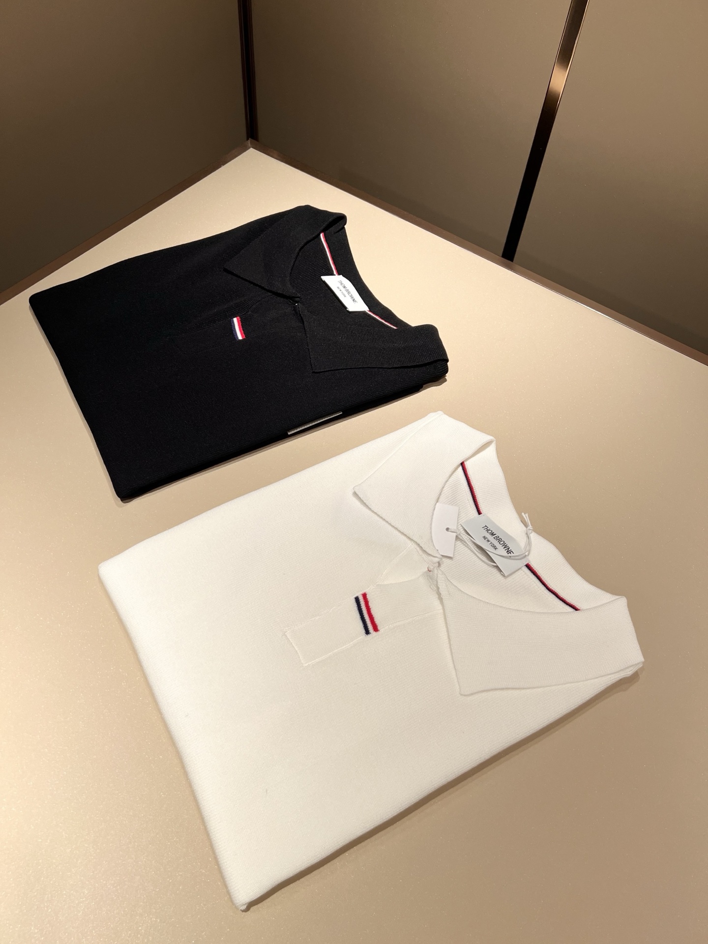 ThomBrow*e汤姆*朗 ~2025春夏新款短袖伊力特针织面料！官网同步有售，独特设计魅力，非常高端