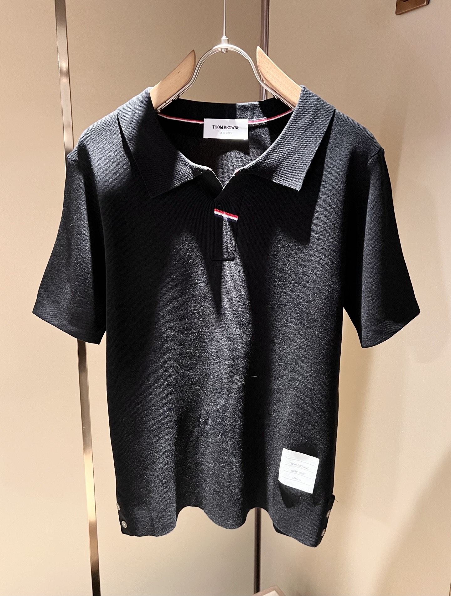 ThomBrow*e汤姆*朗 ~2025春夏新款短袖伊力特针织面料！官网同步有售，独特设计魅力，非常高端