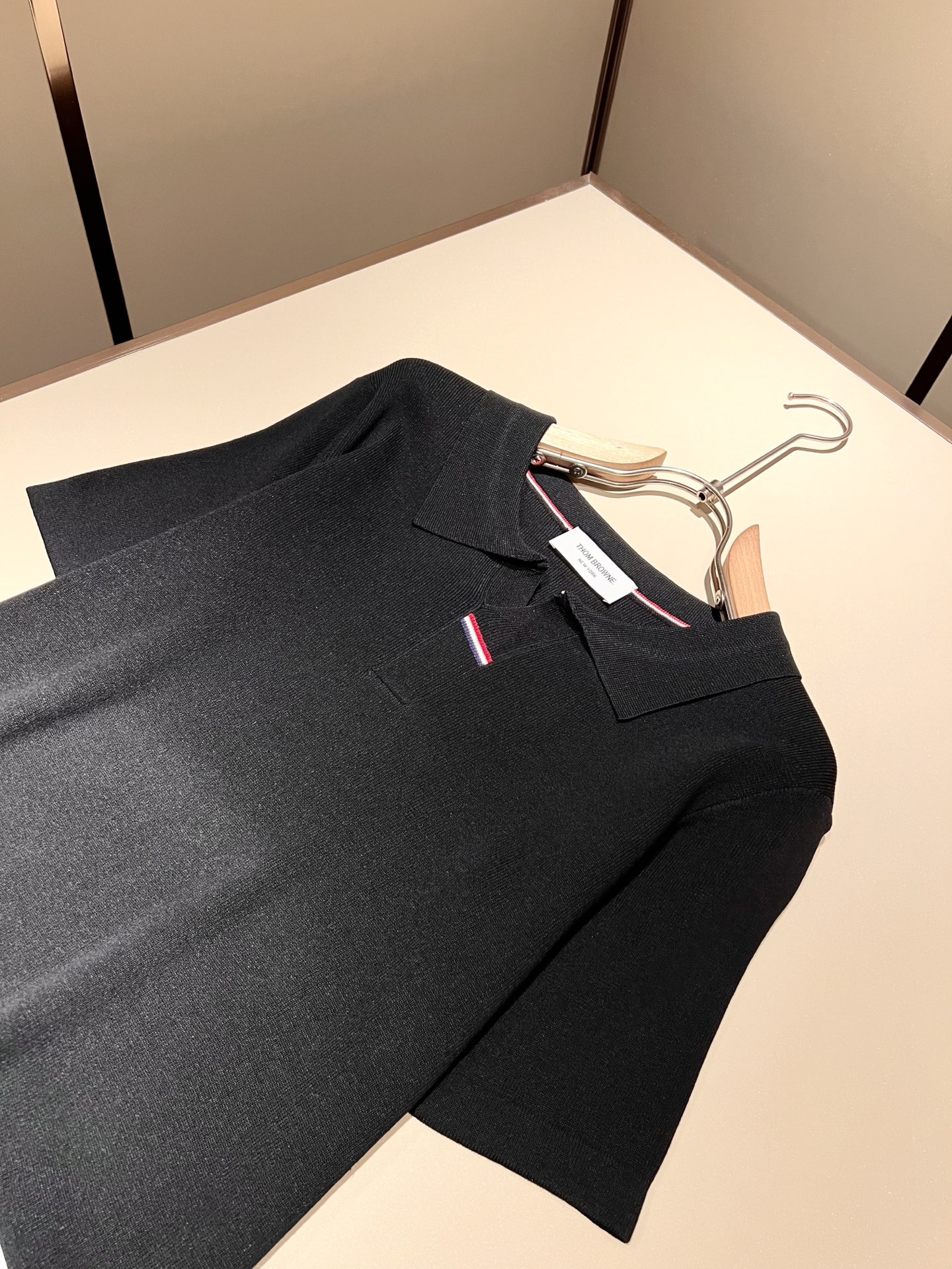 ThomBrow*e汤姆*朗 ~2025春夏新款短袖伊力特针织面料！官网同步有售，独特设计魅力，非常高端