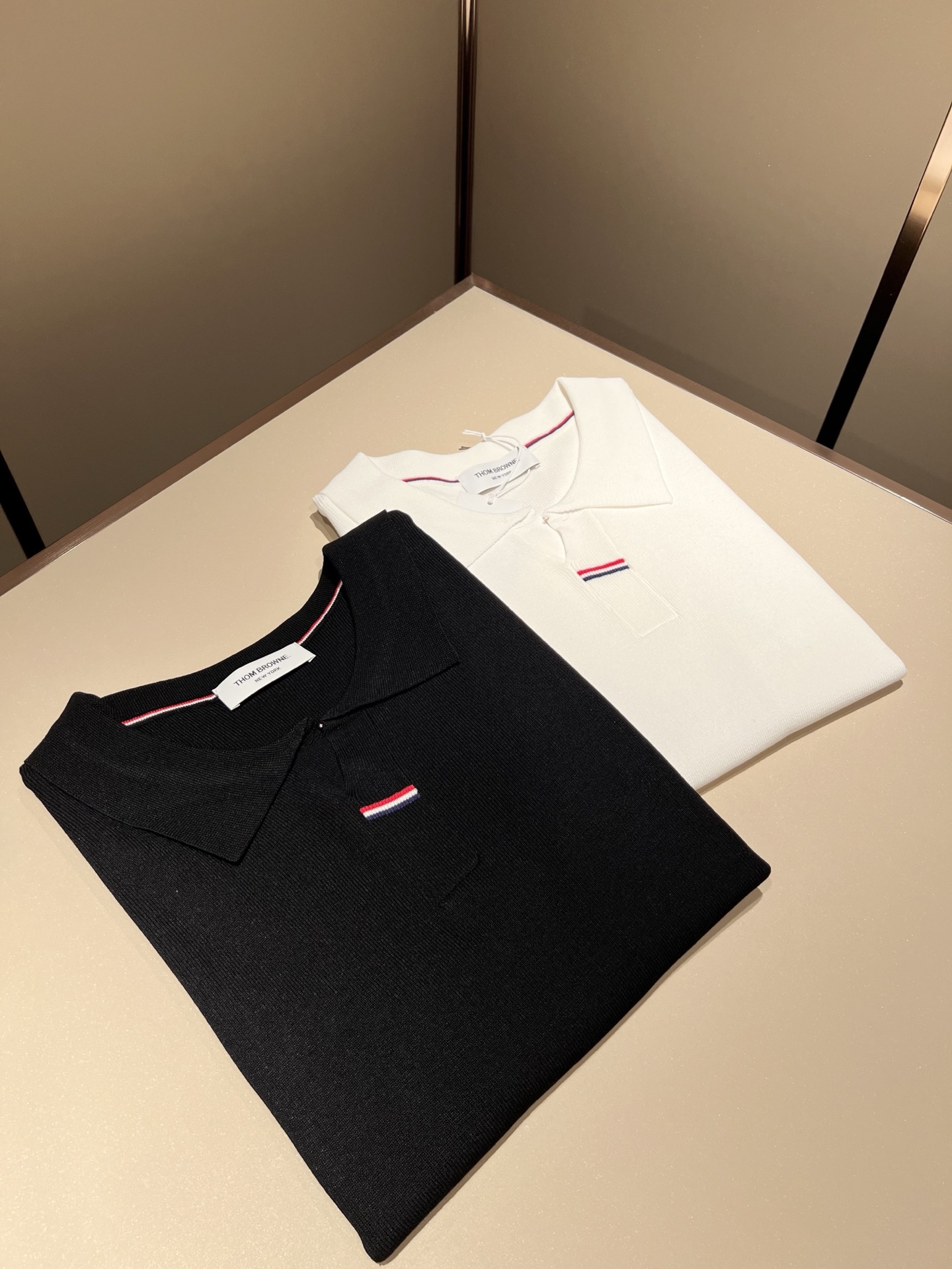 ThomBrow*e汤姆*朗 ~2025春夏新款短袖伊力特针织面料！官网同步有售，独特设计魅力，非常高端