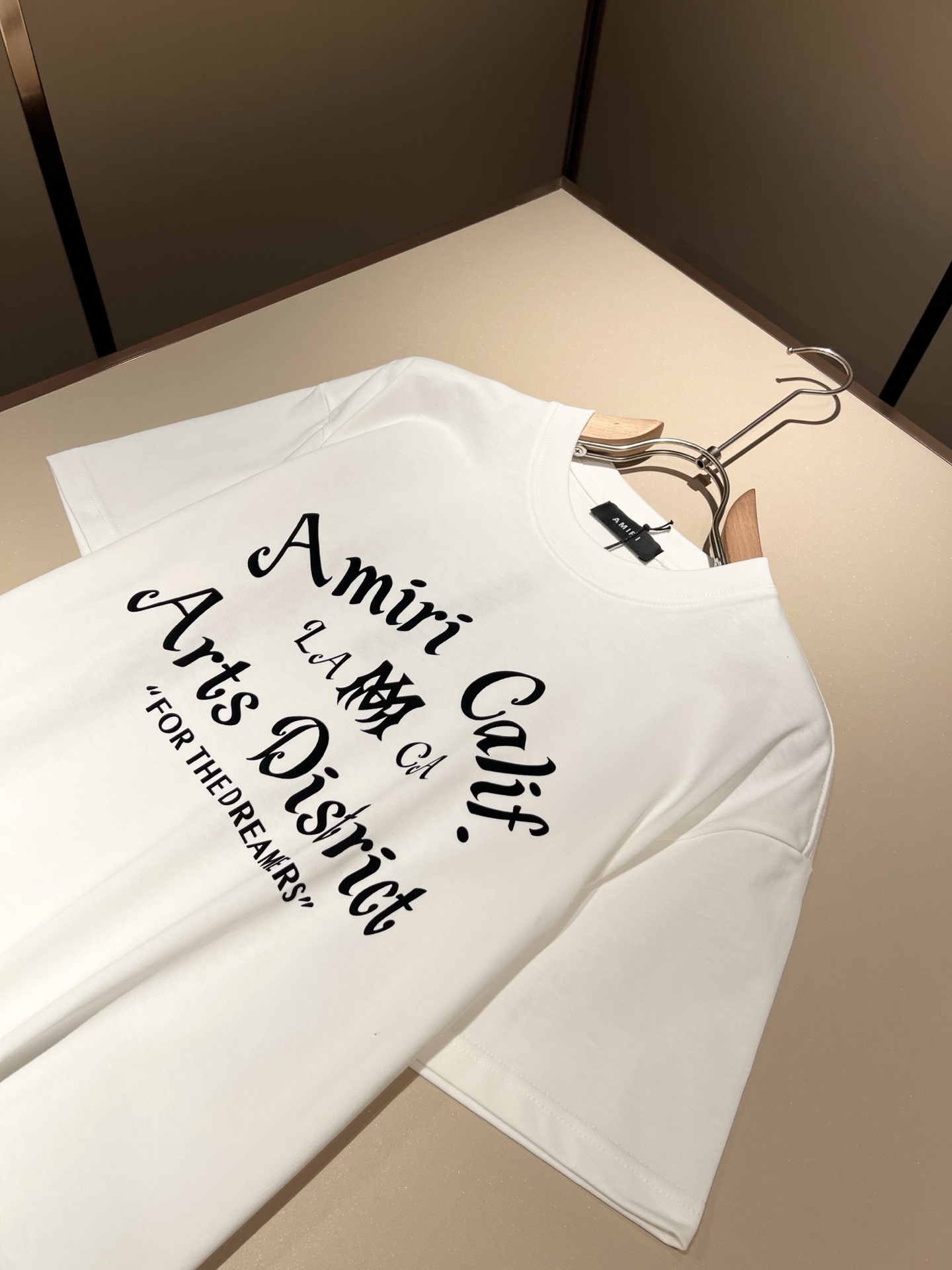 AMIRI2025春夏新款男女同款👫休闲短袖T恤，最新款全网独家首上！！~既经典有时尚百搭，谁不爱啊，将