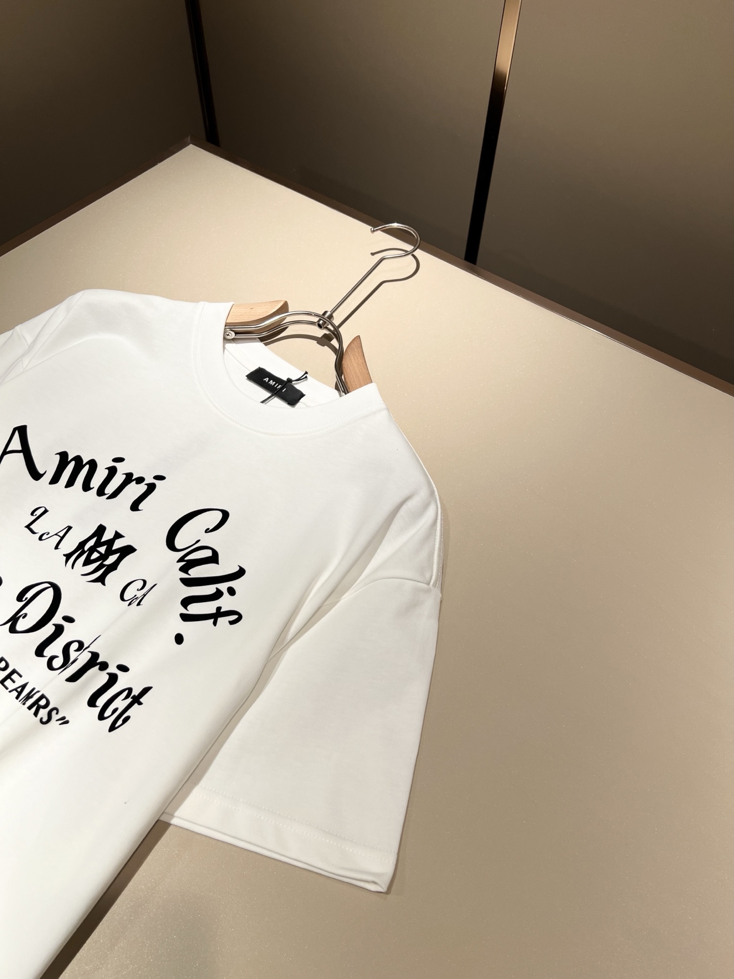 AMIRI2025春夏新款男女同款👫休闲短袖T恤，最新款全网独家首上！！~既经典有时尚百搭，谁不爱啊，将