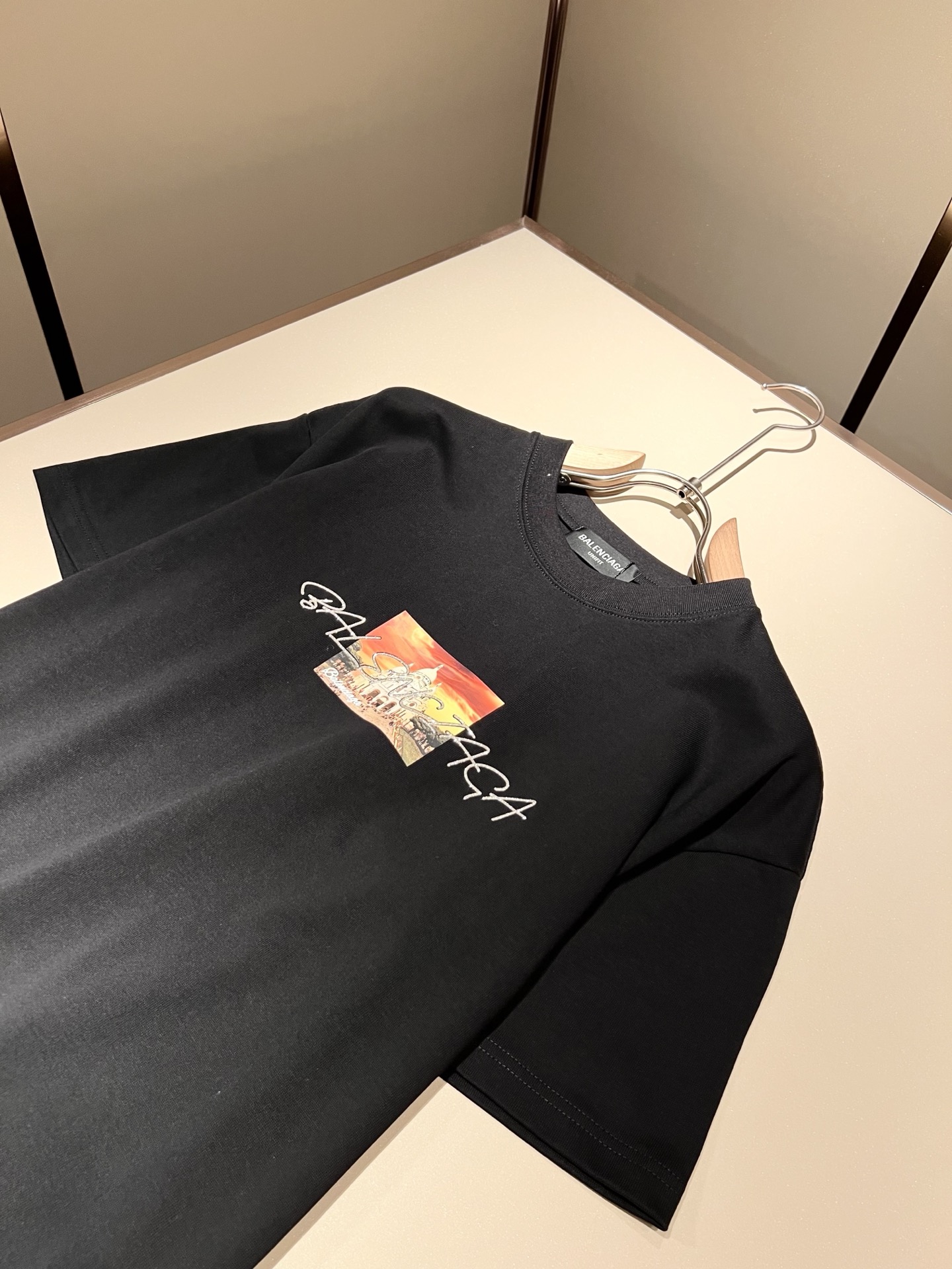 BALENCI*GA巴黎*家 2025春夏新款男女同款👫短袖T恤！走秀图案印花时尚休闲短袖T恤衫！设计l