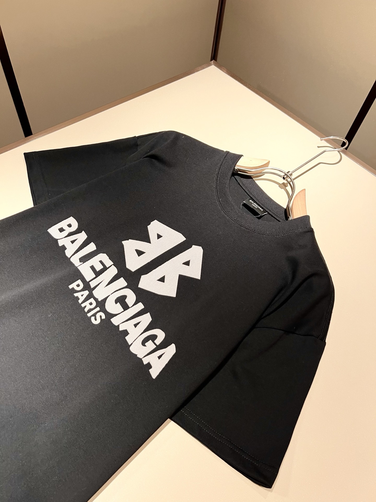    BALENCI*GA巴黎*家 2025春夏新款男女同款👫短袖T恤！走秀图案印花时尚休闲短袖T恤衫！