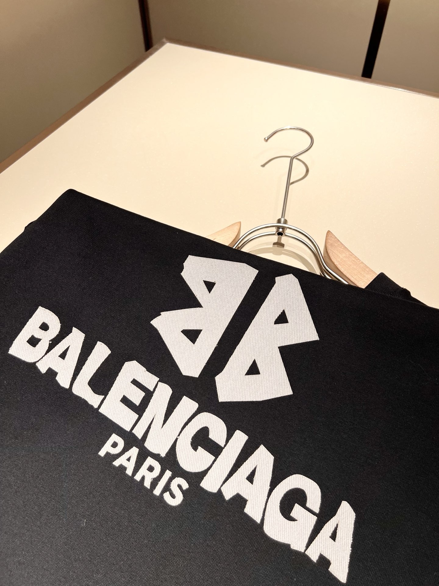    BALENCI*GA巴黎*家 2025春夏新款男女同款👫短袖T恤！走秀图案印花时尚休闲短袖T恤衫！