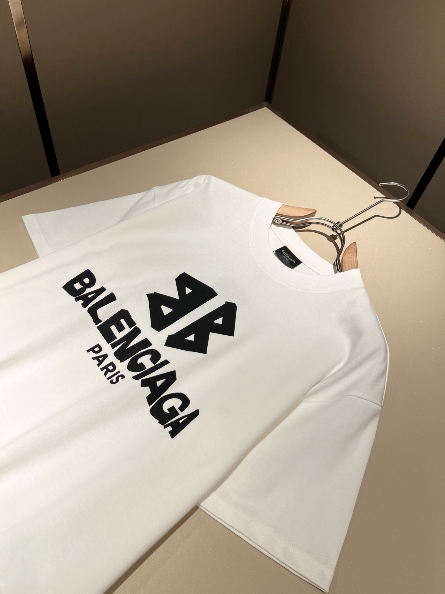    BALENCI*GA巴黎*家 2025春夏新款男女同款👫短袖T恤！走秀图案印花时尚休闲短袖T恤衫！