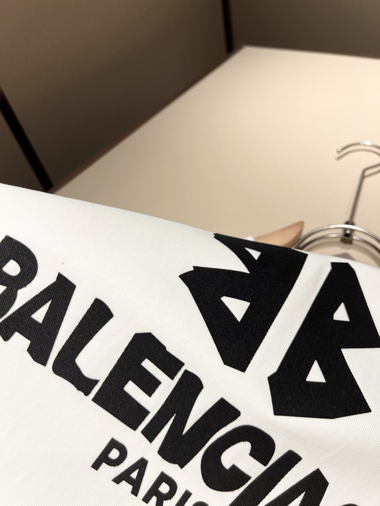    BALENCI*GA巴黎*家 2025春夏新款男女同款👫短袖T恤！走秀图案印花时尚休闲短袖T恤衫！