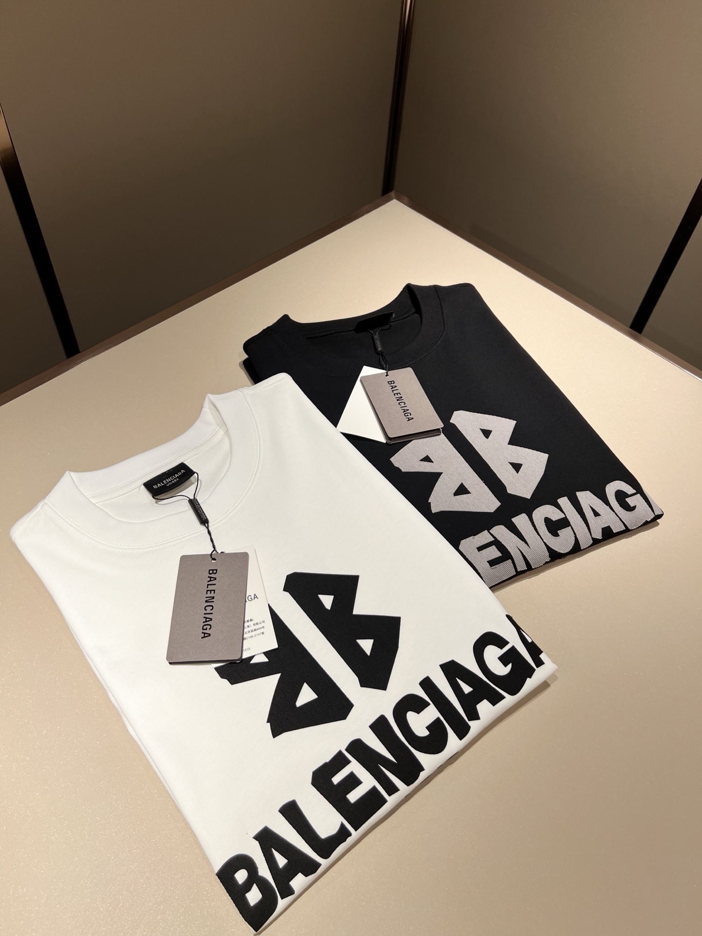    BALENCI*GA巴黎*家 2025春夏新款男女同款👫短袖T恤！走秀图案印花时尚休闲短袖T恤衫！