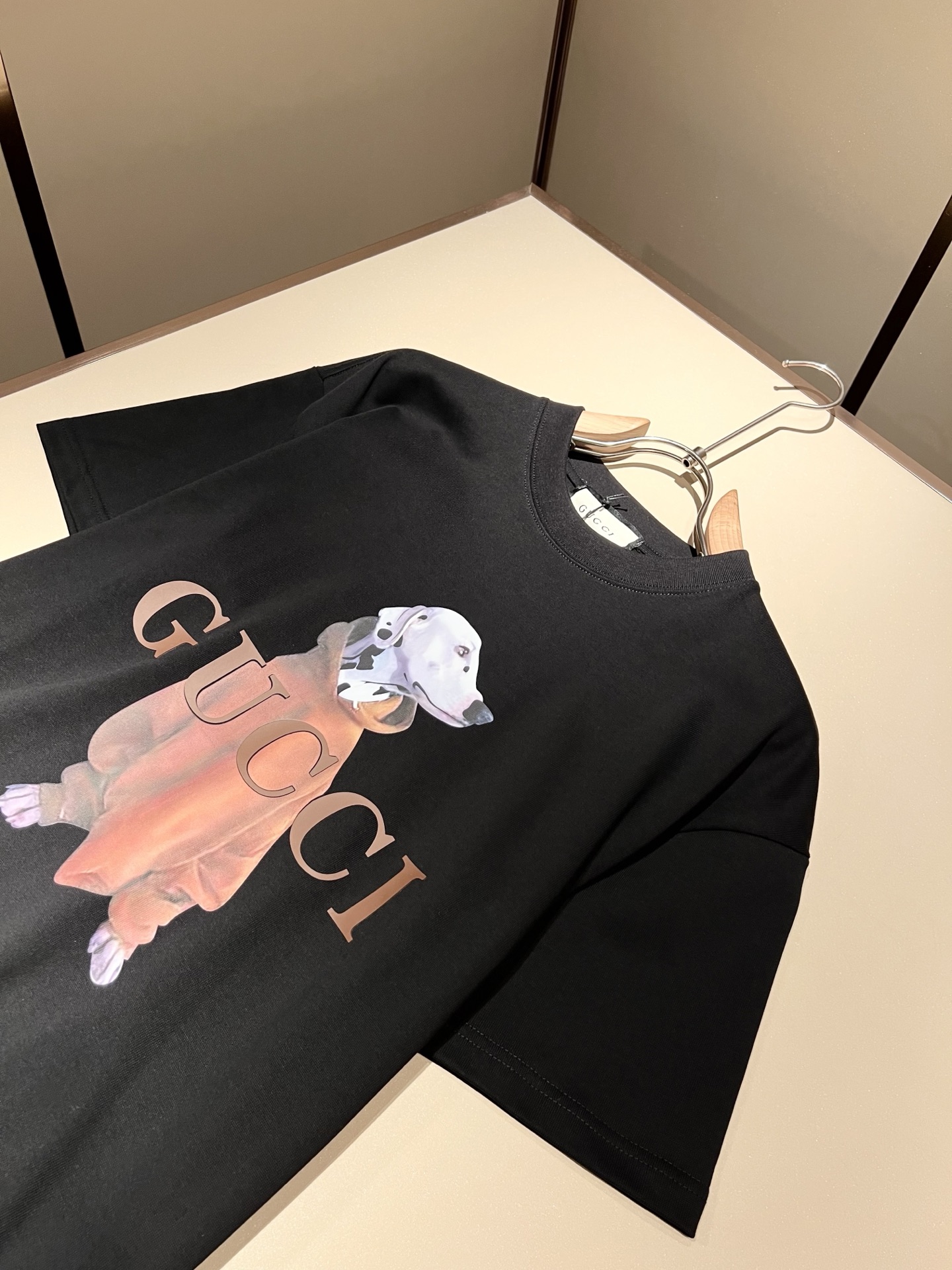    Gucc*古家 2025春夏新款男女同情侣款👫休闲宽松棉质圆领短袖T恤衫！贸易公司渠道稀出，同步官