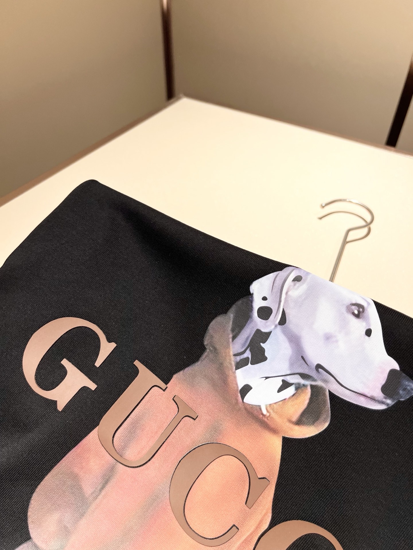    Gucc*古家 2025春夏新款男女同情侣款👫休闲宽松棉质圆领短袖T恤衫！贸易公司渠道稀出，同步官