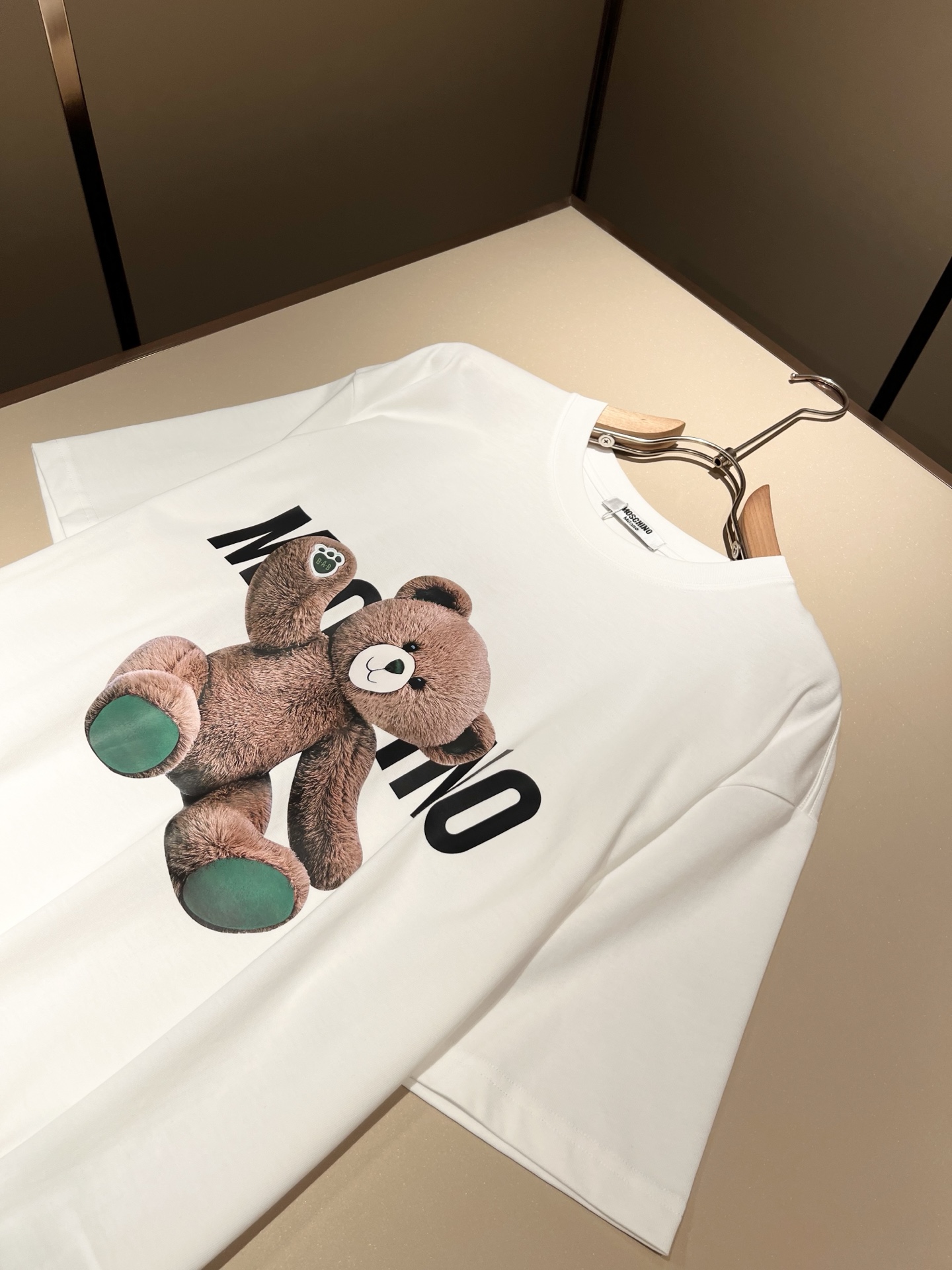  Mosch*ino莫斯*诺2025 春夏新款男女同款👫短袖T恤，！！超多明星网红喜爱，宽松版型，男女同