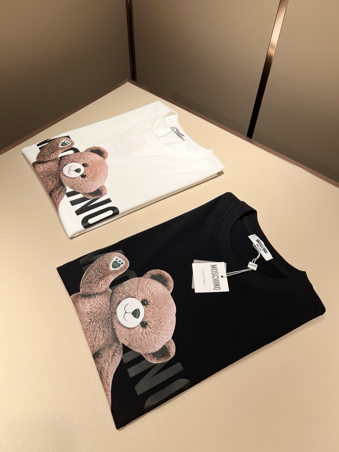  Mosch*ino莫斯*诺2025 春夏新款男女同款👫短袖T恤，！！超多明星网红喜爱，宽松版型，男女同