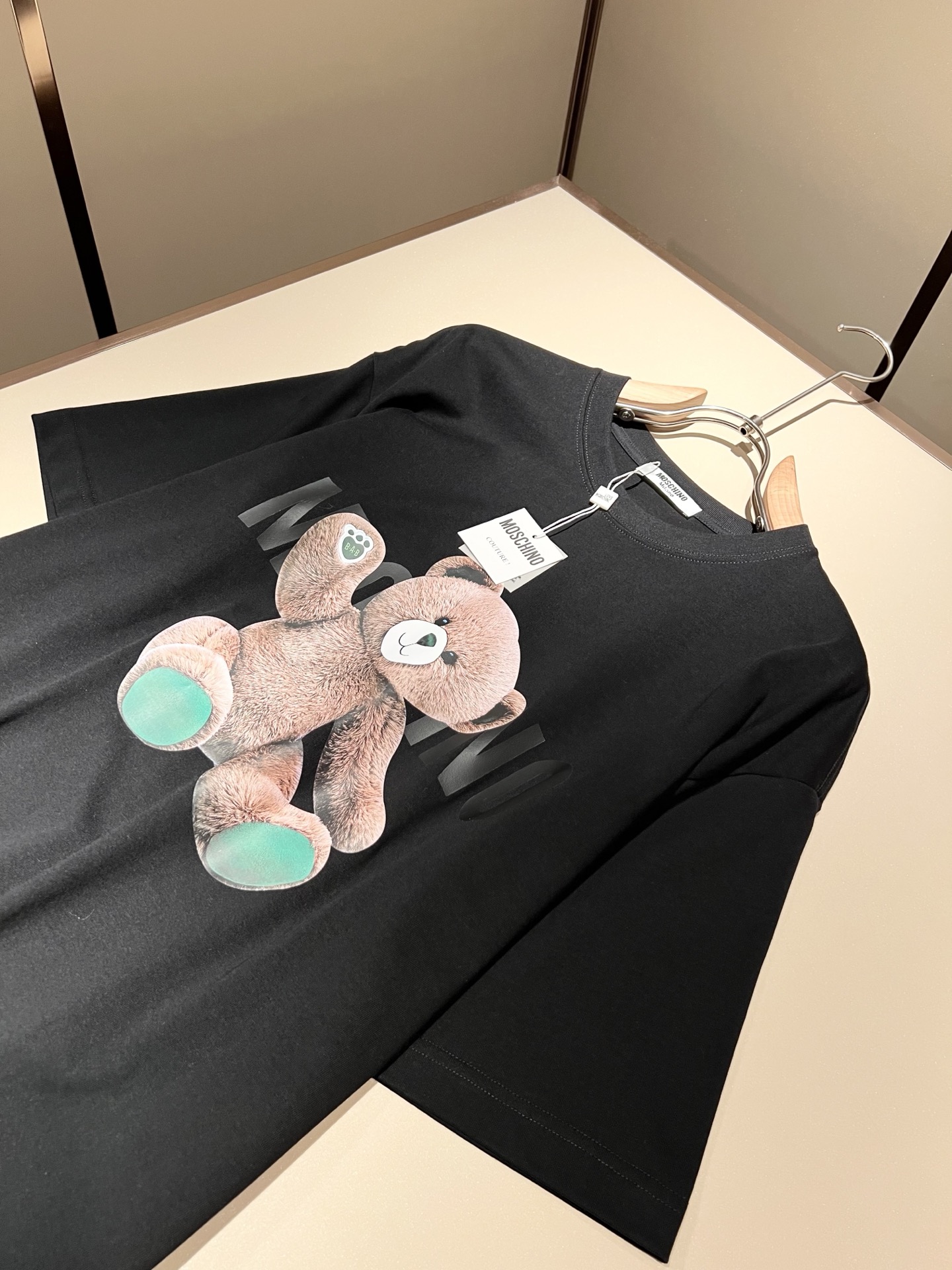  Mosch*ino莫斯*诺2025 春夏新款男女同款👫短袖T恤，！！超多明星网红喜爱，宽松版型，男女同