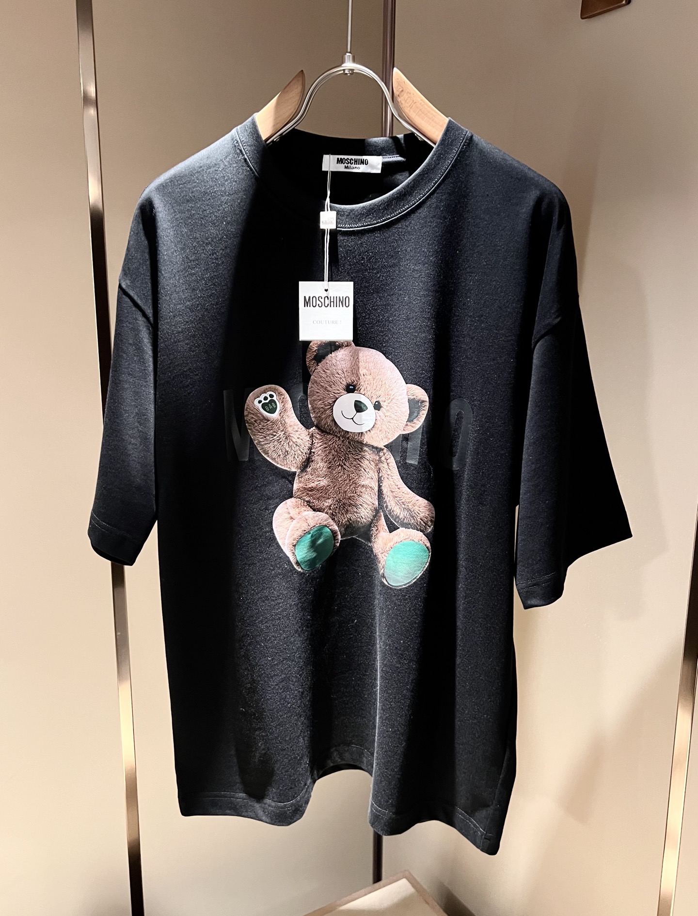  Mosch*ino莫斯*诺2025 春夏新款男女同款👫短袖T恤，！！超多明星网红喜爱，宽松版型，男女同