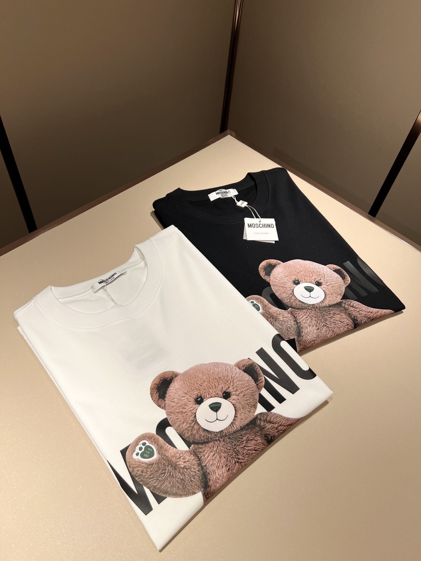  Mosch*ino莫斯*诺2025 春夏新款男女同款👫短袖T恤，！！超多明星网红喜爱，宽松版型，男女同