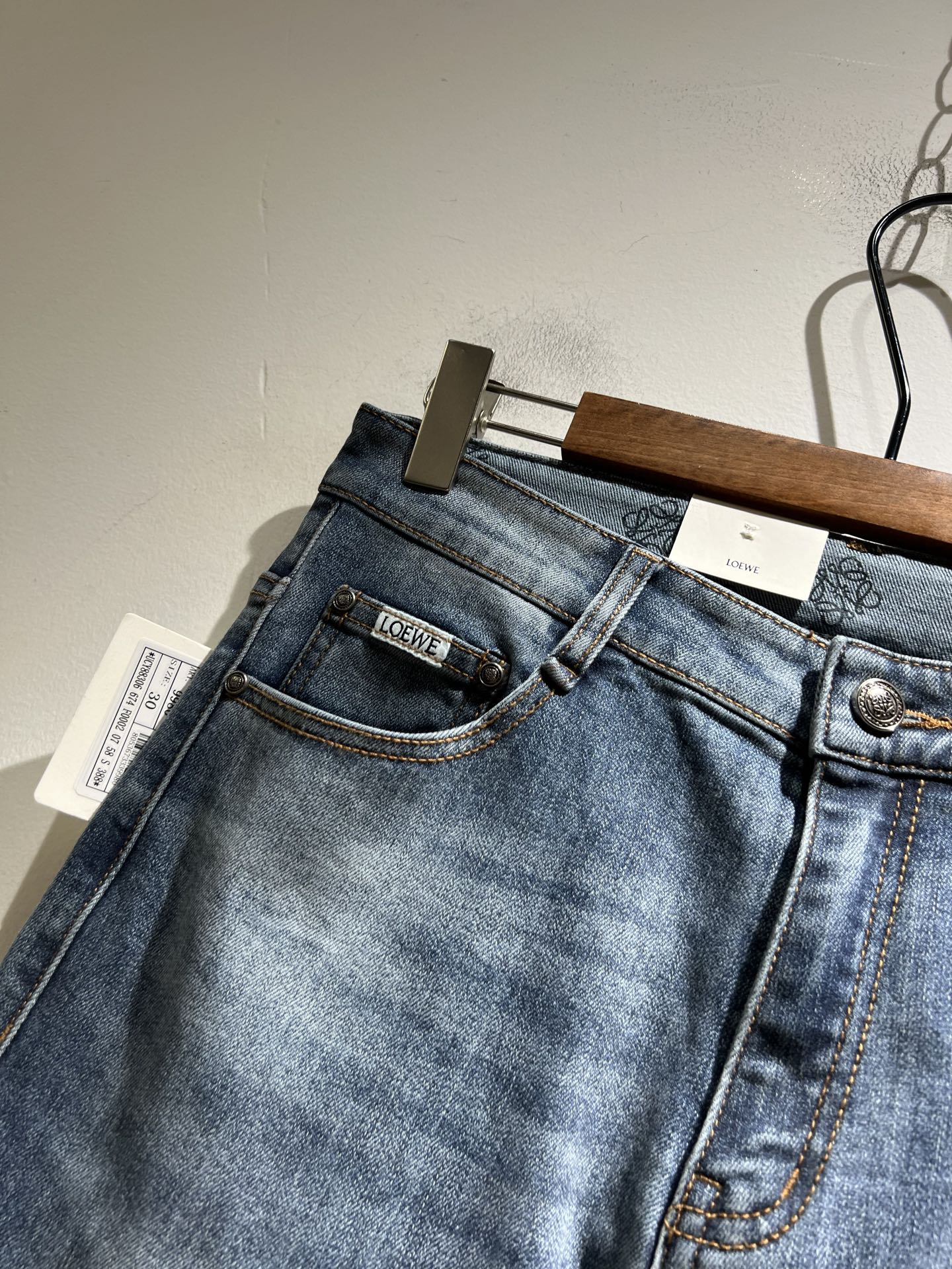    LO*WE/罗*威2025春夏新品男士时装款高端休闲裤，香港洋行渠道货，日本原厂出品，纯血统品质，