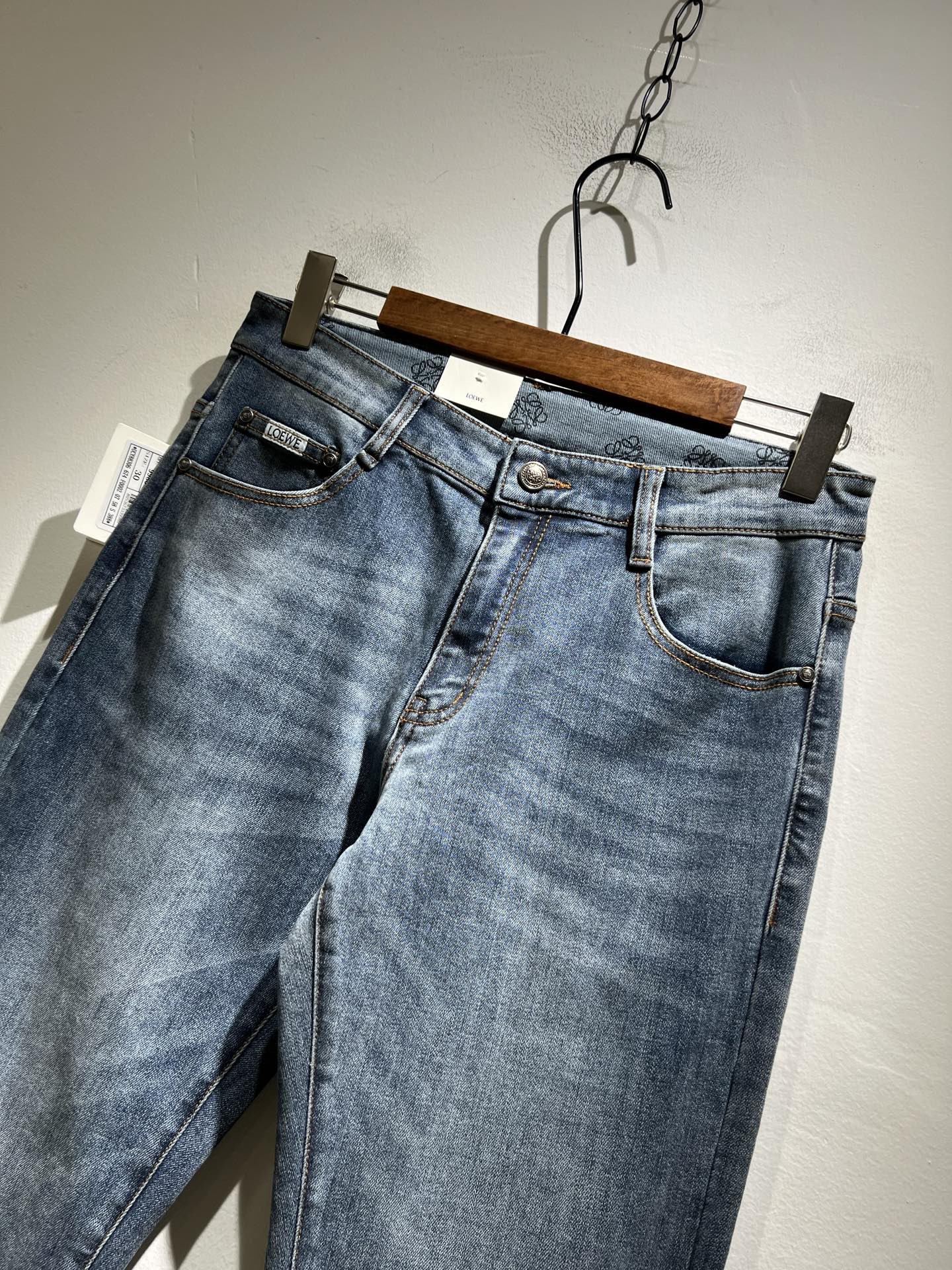    LO*WE/罗*威2025春夏新品男士时装款高端休闲裤，香港洋行渠道货，日本原厂出品，纯血统品质，