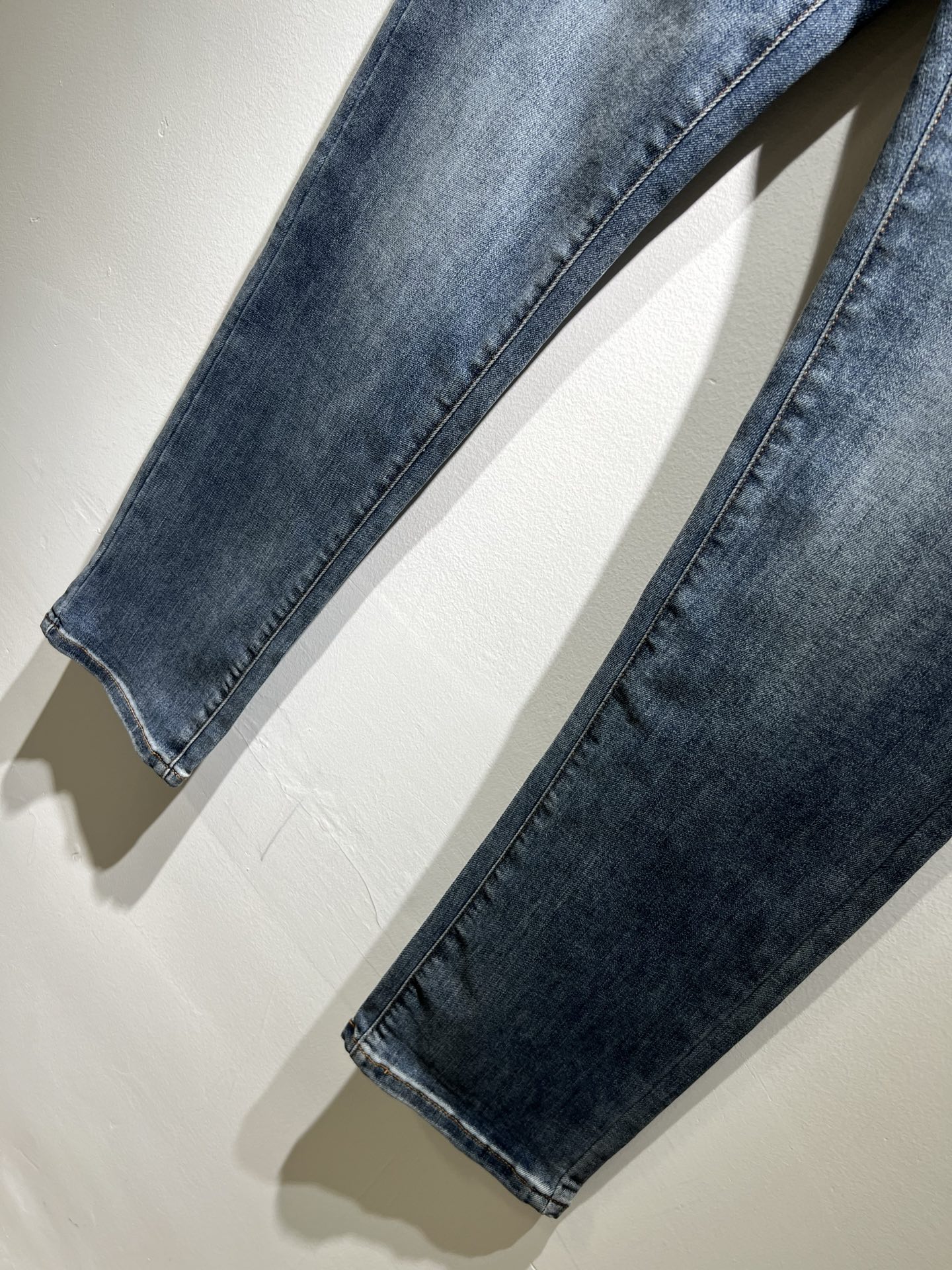    LO*WE/罗*威2025春夏新品男士时装款高端休闲裤，香港洋行渠道货，日本原厂出品，纯血统品质，