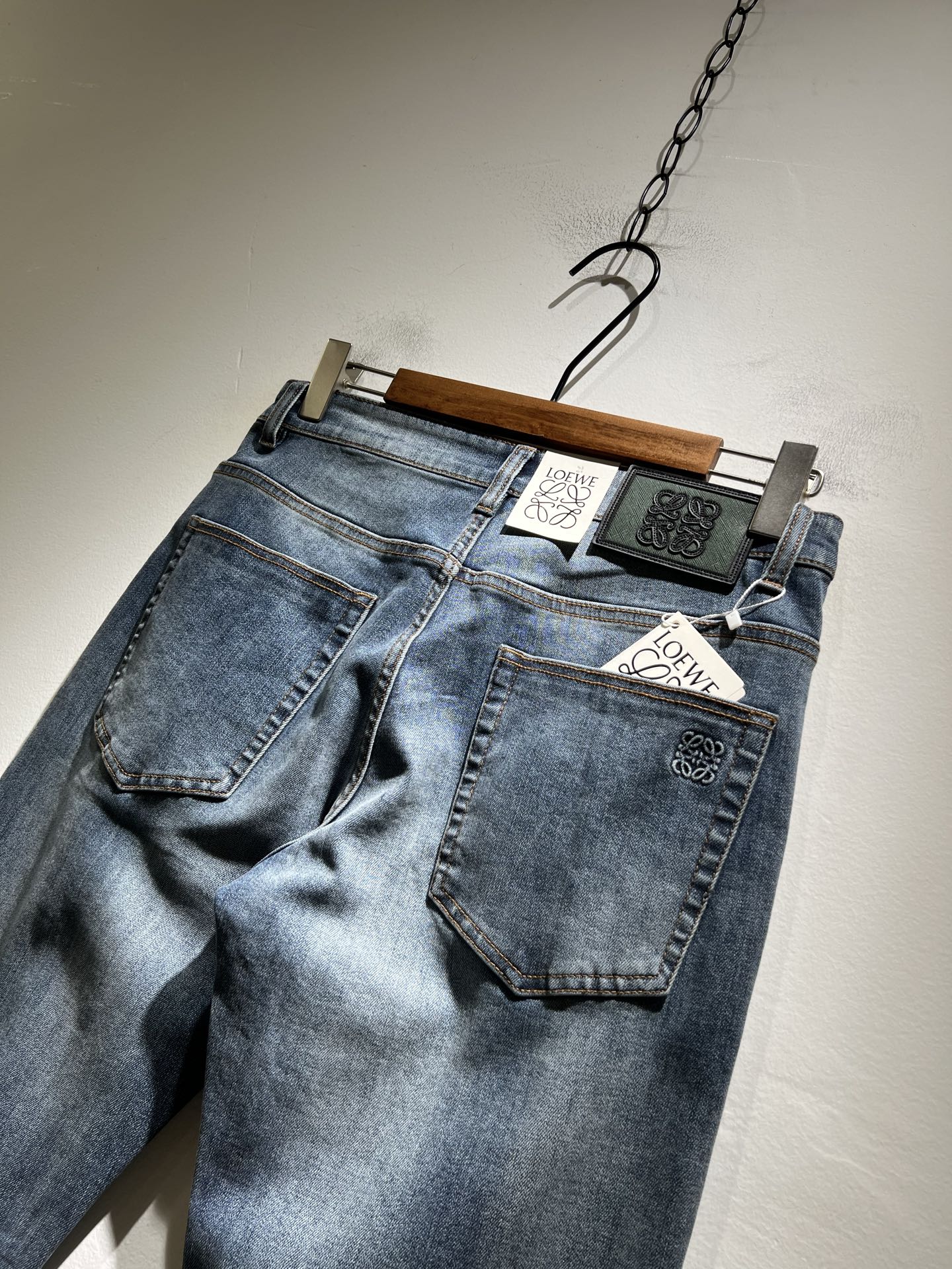    LO*WE/罗*威2025春夏新品男士时装款高端休闲裤，香港洋行渠道货，日本原厂出品，纯血统品质，