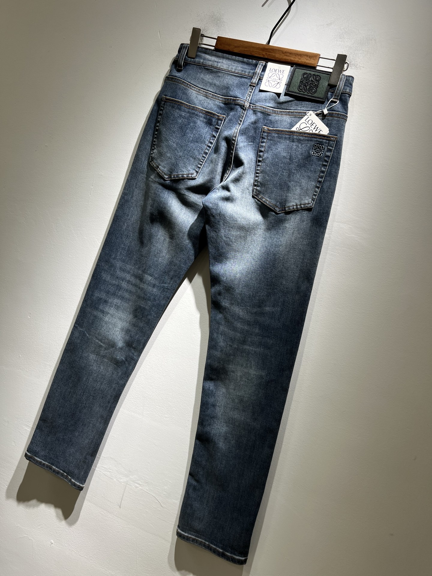    LO*WE/罗*威2025春夏新品男士时装款高端休闲裤，香港洋行渠道货，日本原厂出品，纯血统品质，