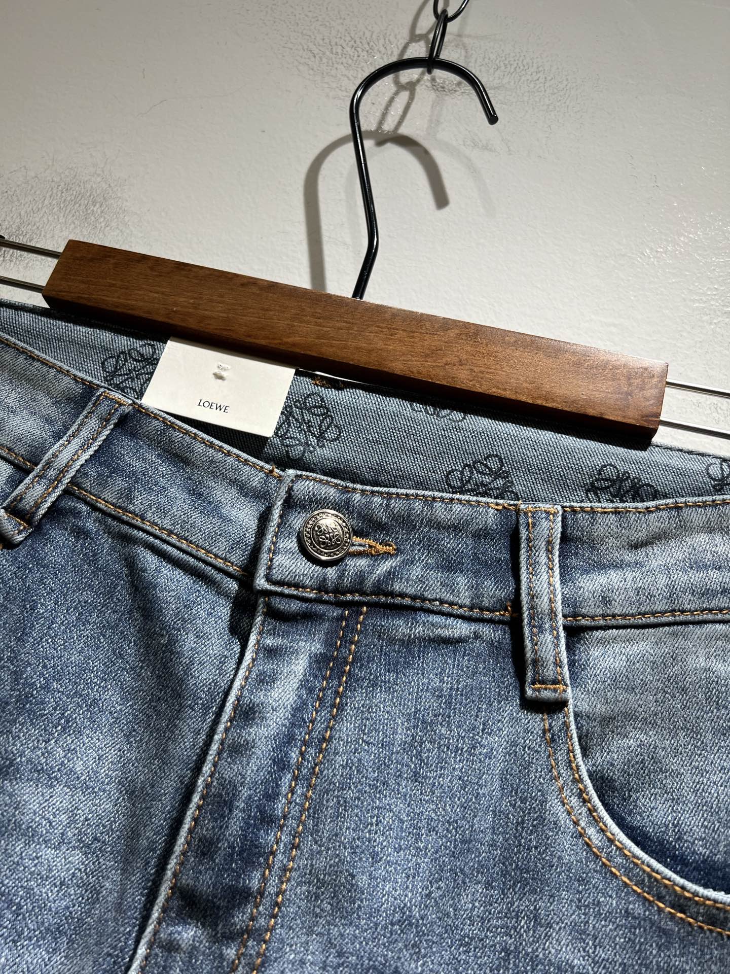    LO*WE/罗*威2025春夏新品男士时装款高端休闲裤，香港洋行渠道货，日本原厂出品，纯血统品质，