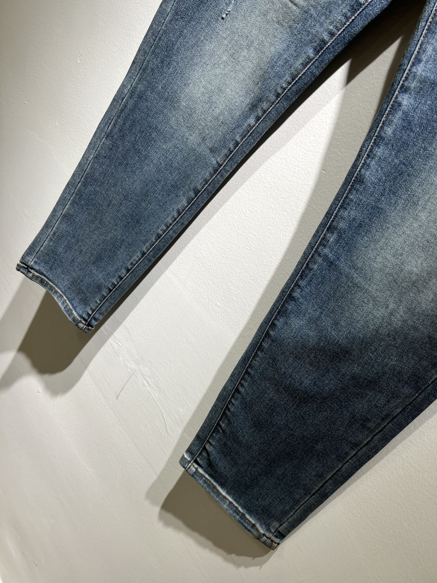    Versa*e范*哲 2025春夏新款经典男士休闲牛仔裤、代工厂出品，出口欧美订单，2024官柜同