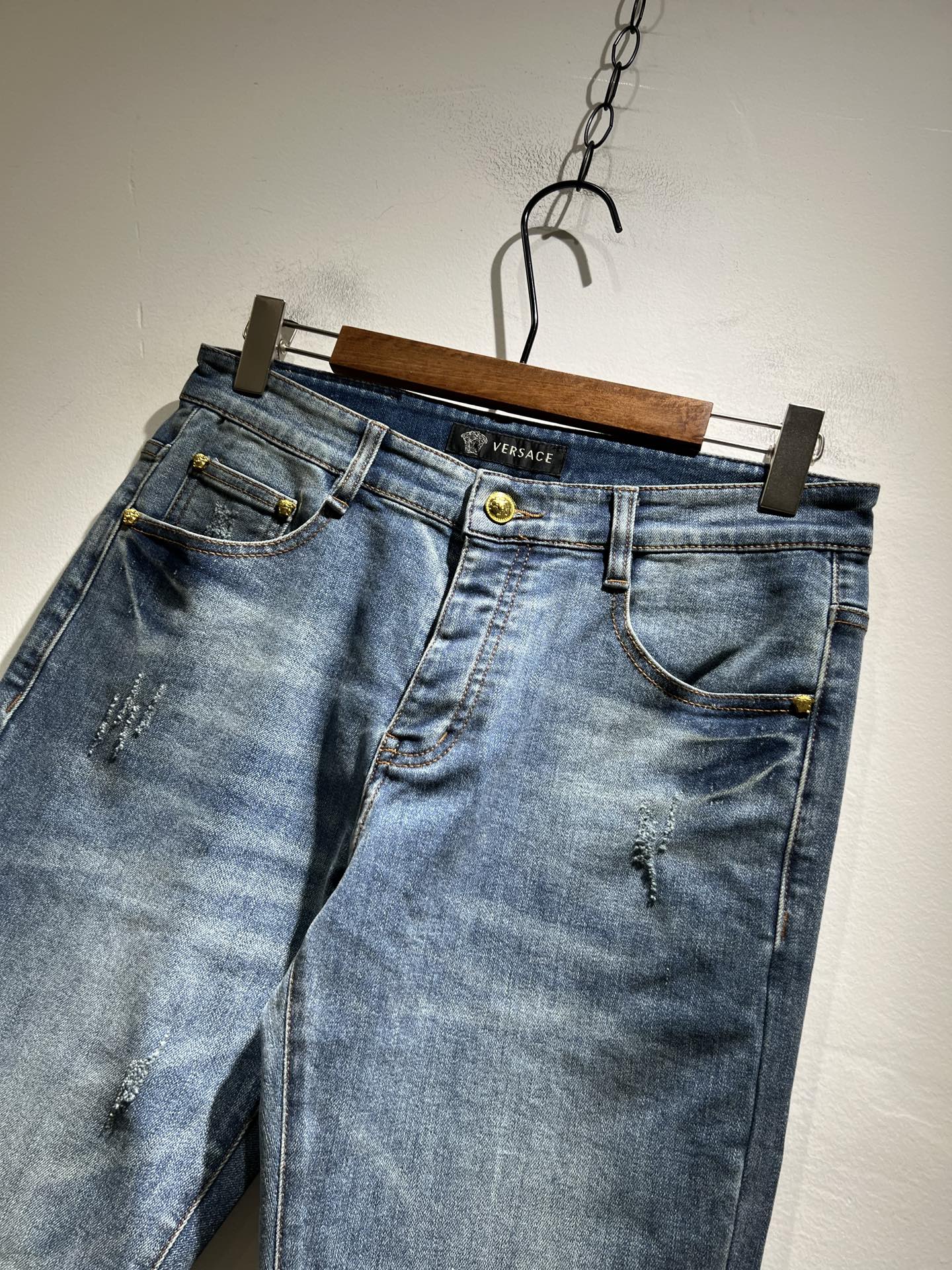    Versa*e范*哲 2025春夏新款经典男士休闲牛仔裤、代工厂出品，出口欧美订单，2024官柜同