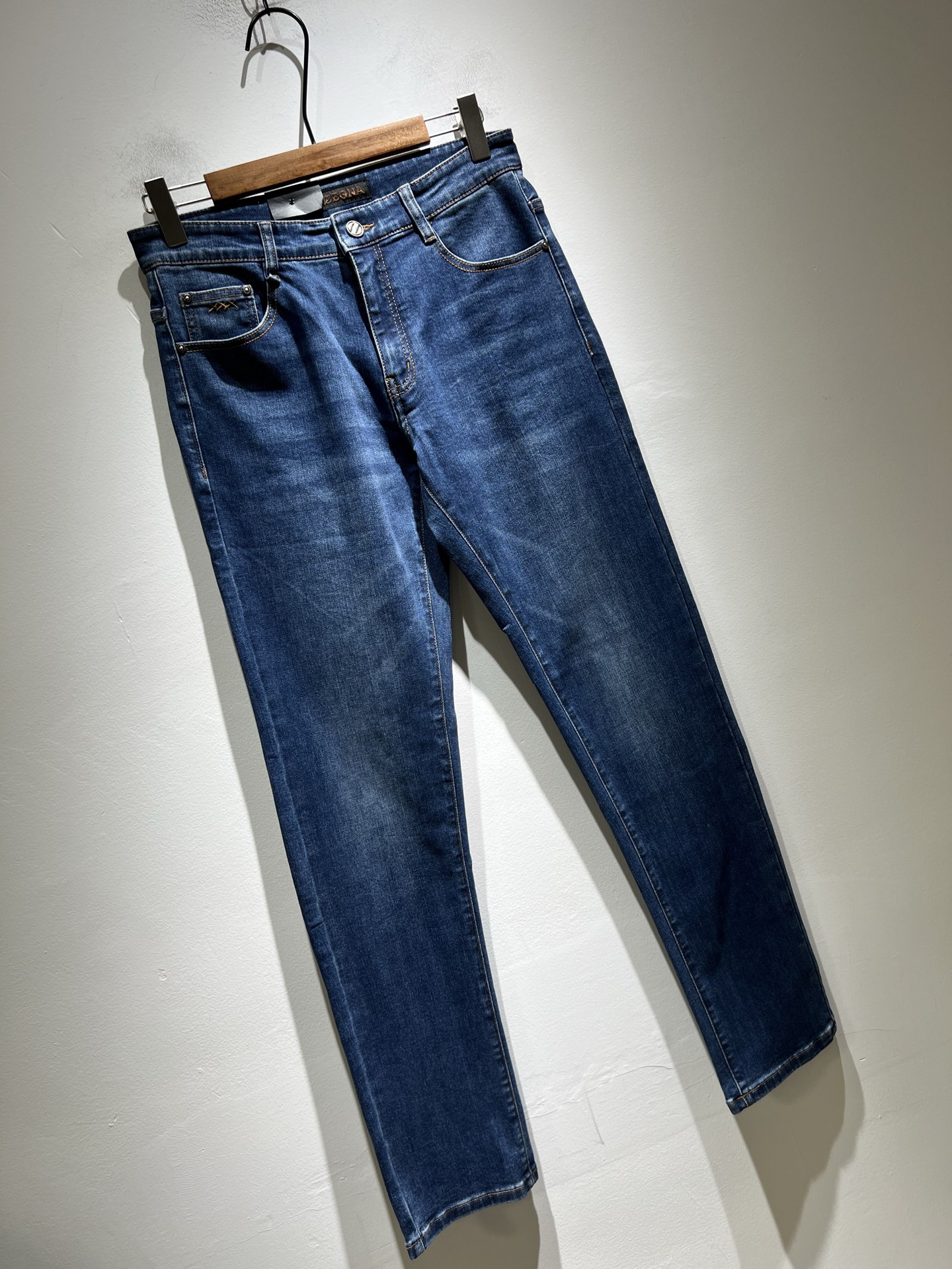  Zegna 杰尼亚 2025春夏新款男士休闲牛仔裤，压轴的渠道货出现了！！柜台同步销售！ 毫不夸张的说